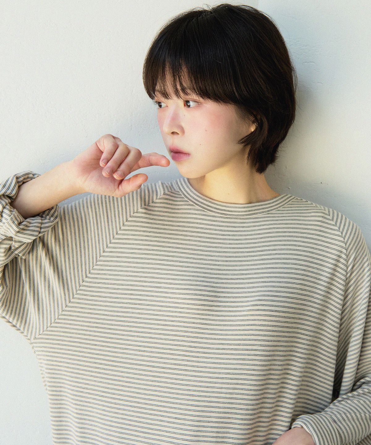 마우그(MAUG) 레이지 스트라이프 롱 슬리브 티셔츠 아이보리
