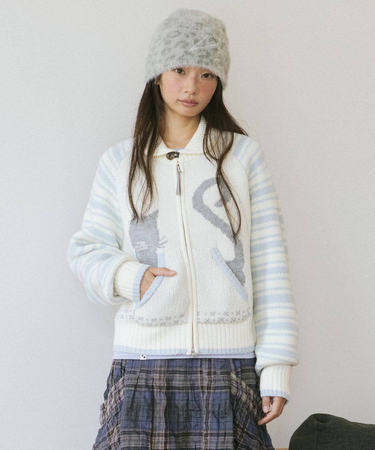 카비시(CAVISH) CATS BUTTON ZIP UP CARDIGAN IVORY(CV2GFUK681A)