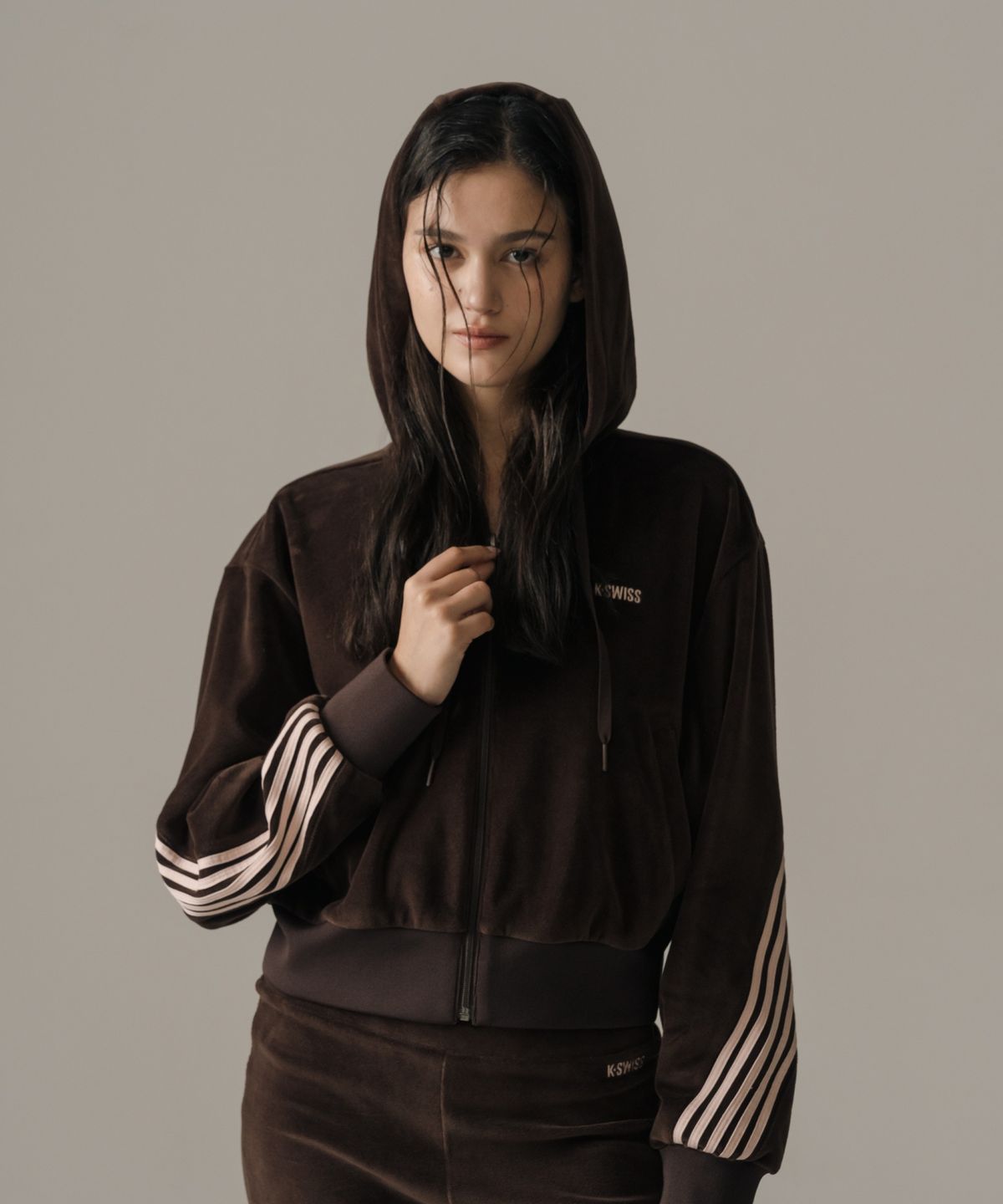 케이스위스(K-SWISS) 여성 벨로아 재킷_1KSTTFV501BR