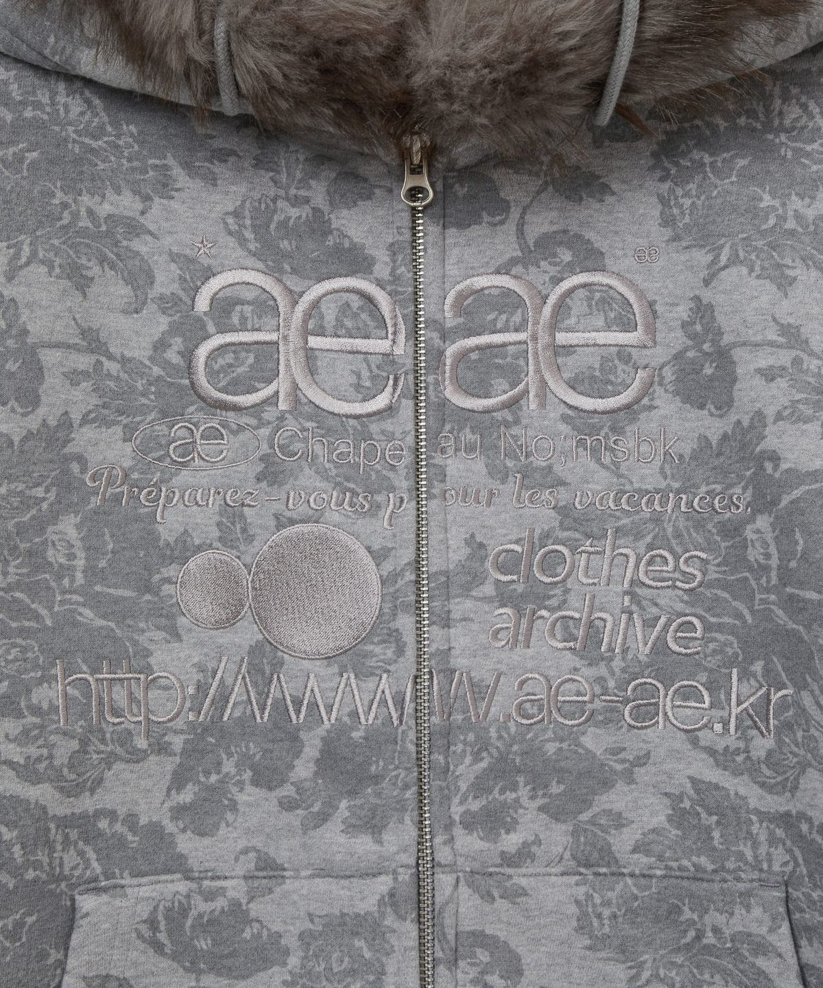 에이이에이이(AEAE) WEB LOGO FUR HOOD ZIP UP [GREY]