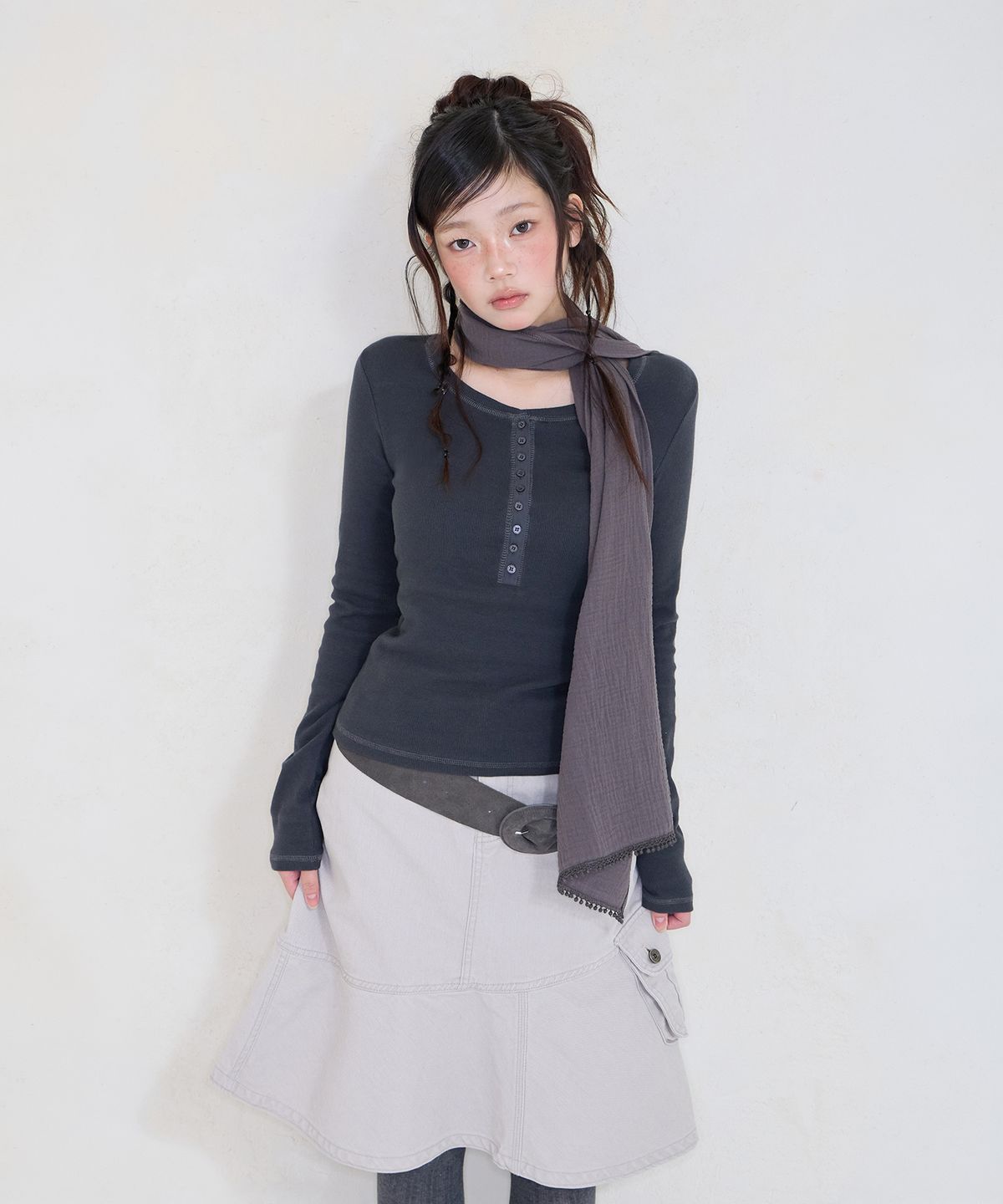 미레코(MIRECO) PETITE BUTTON T CHARCOAL