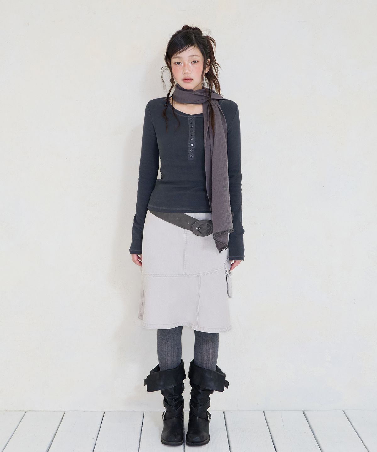 미레코(MIRECO) PETITE BUTTON T CHARCOAL