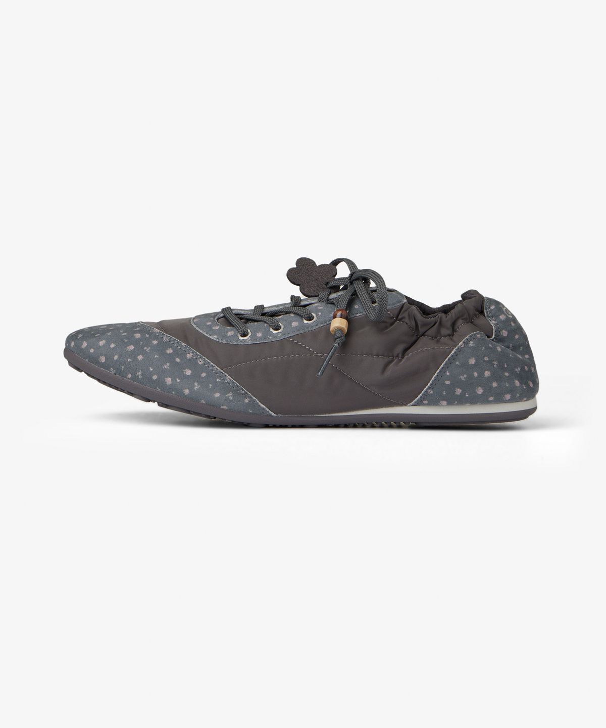 에이이에이이(AEAE) AEAE FLOWER TRAINER [CHARCOAL]