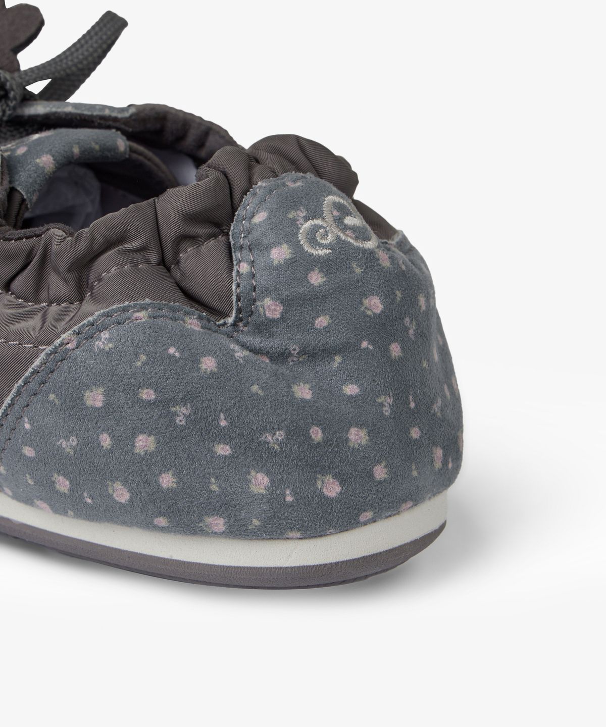 에이이에이이(AEAE) AEAE FLOWER TRAINER [CHARCOAL]