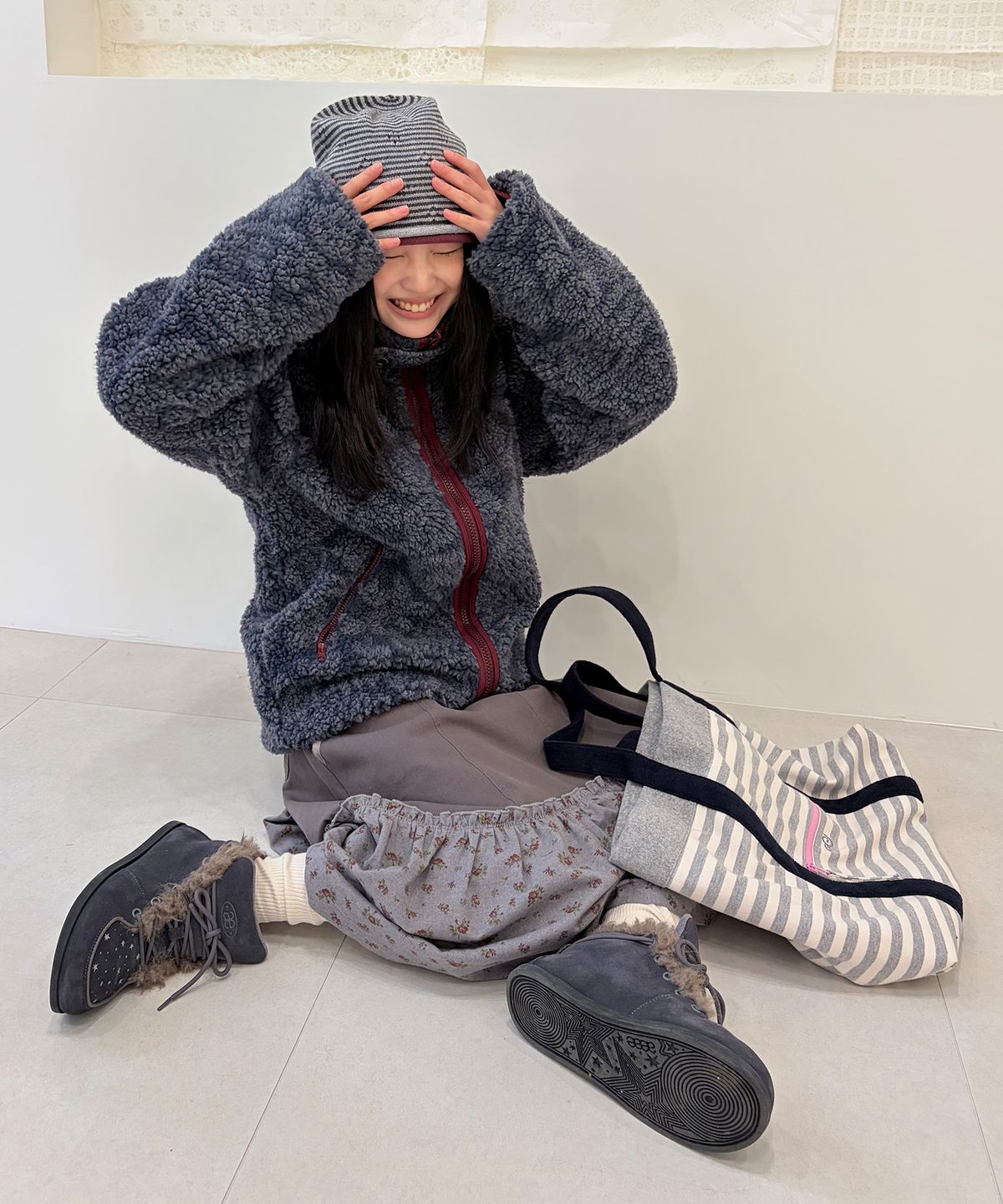 에이이에이이(AEAE) AEAE FUZZY FAT SNEAKERS [CHARCOAL]