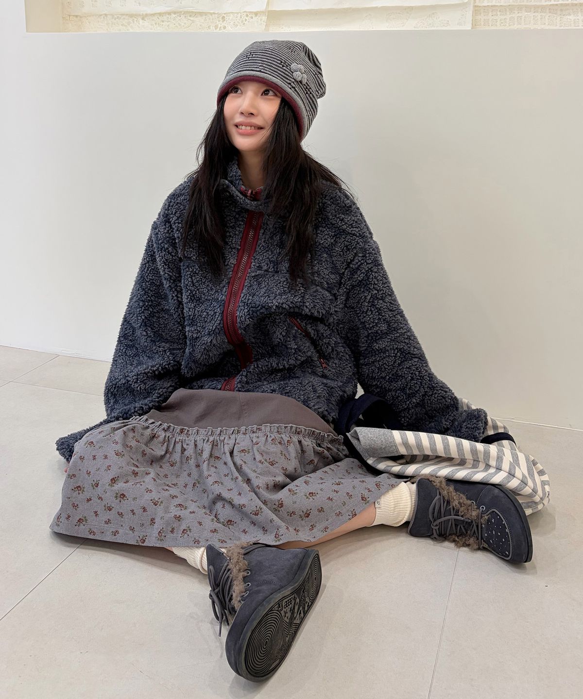 에이이에이이(AEAE) AEAE FUZZY FAT SNEAKERS [CHARCOAL]