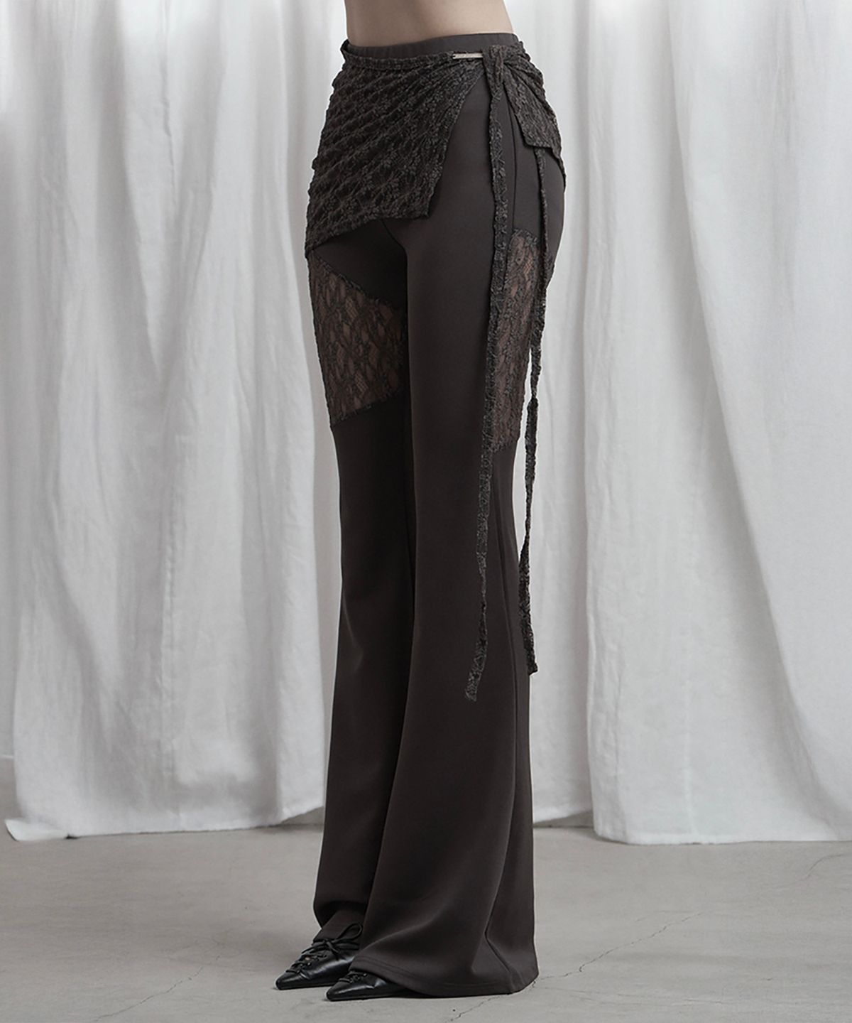 에트오소메(ETRE AU SOMMET) See Through Lace Lap Bootcut Pants (Charcoal)