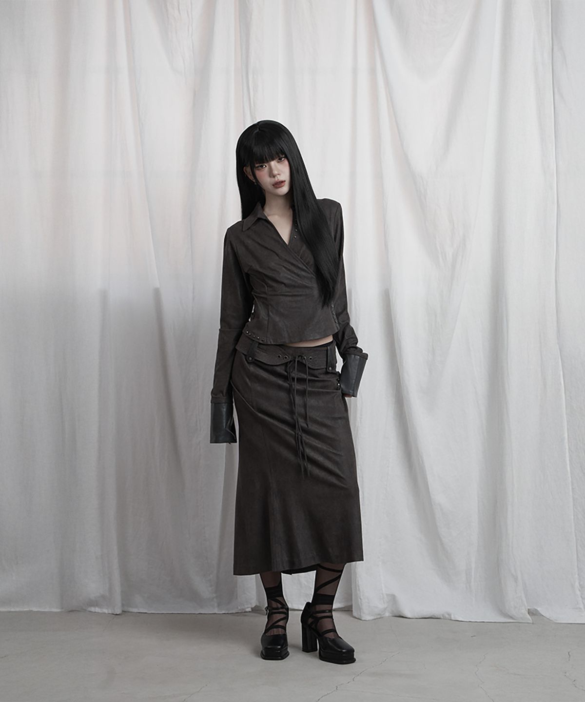 에트오소메(ETRE AU SOMMET) Suede Belt Low Rise Long Skirt (Charcoal)