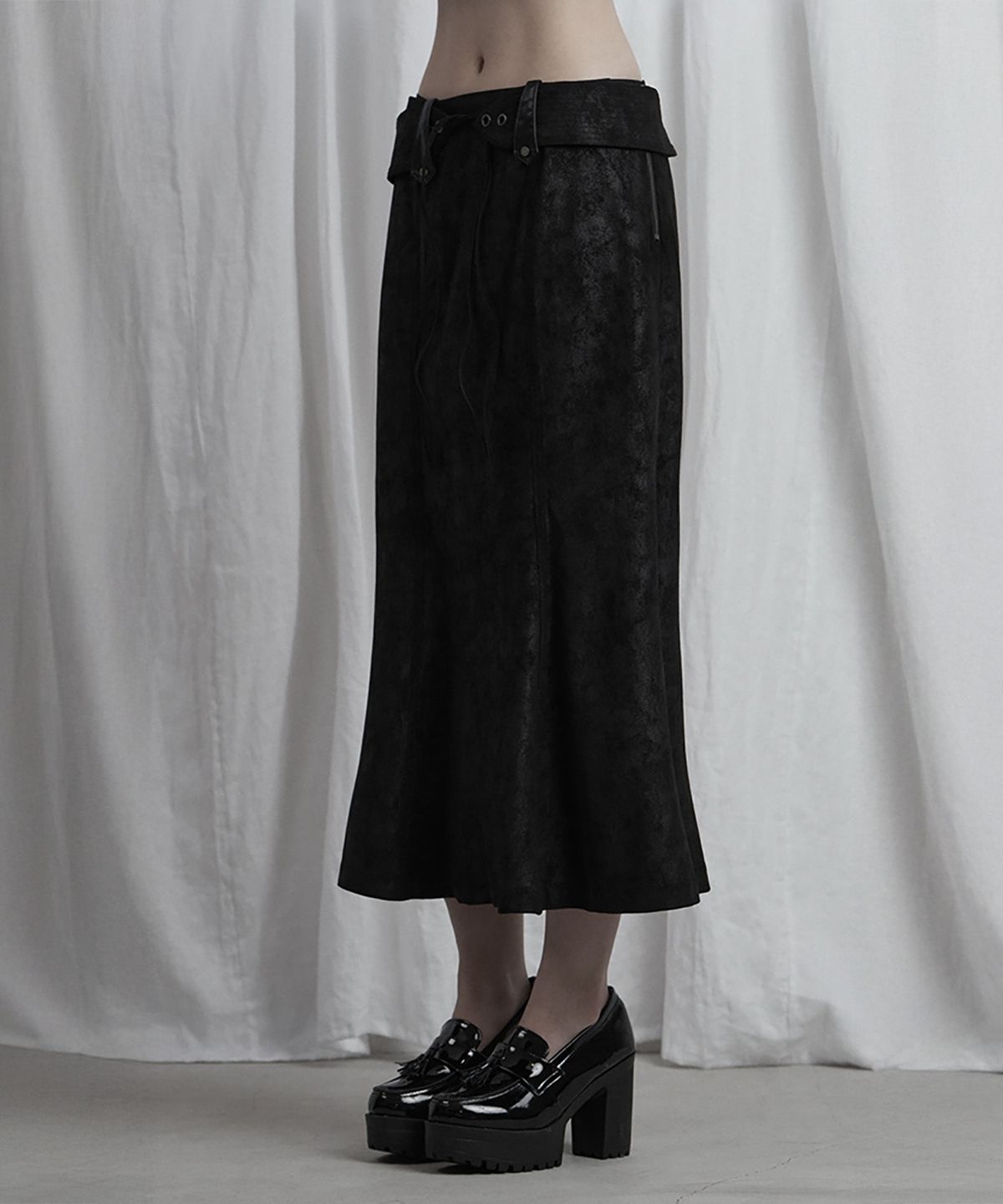 에트오소메(ETRE AU SOMMET) Suede Belt Low Rise Long Skirt (Black)