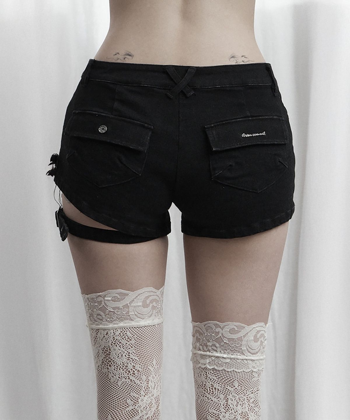 에트오소메(ETRE AU SOMMET) Double Belt Low Rise Denim Shorts (Black)