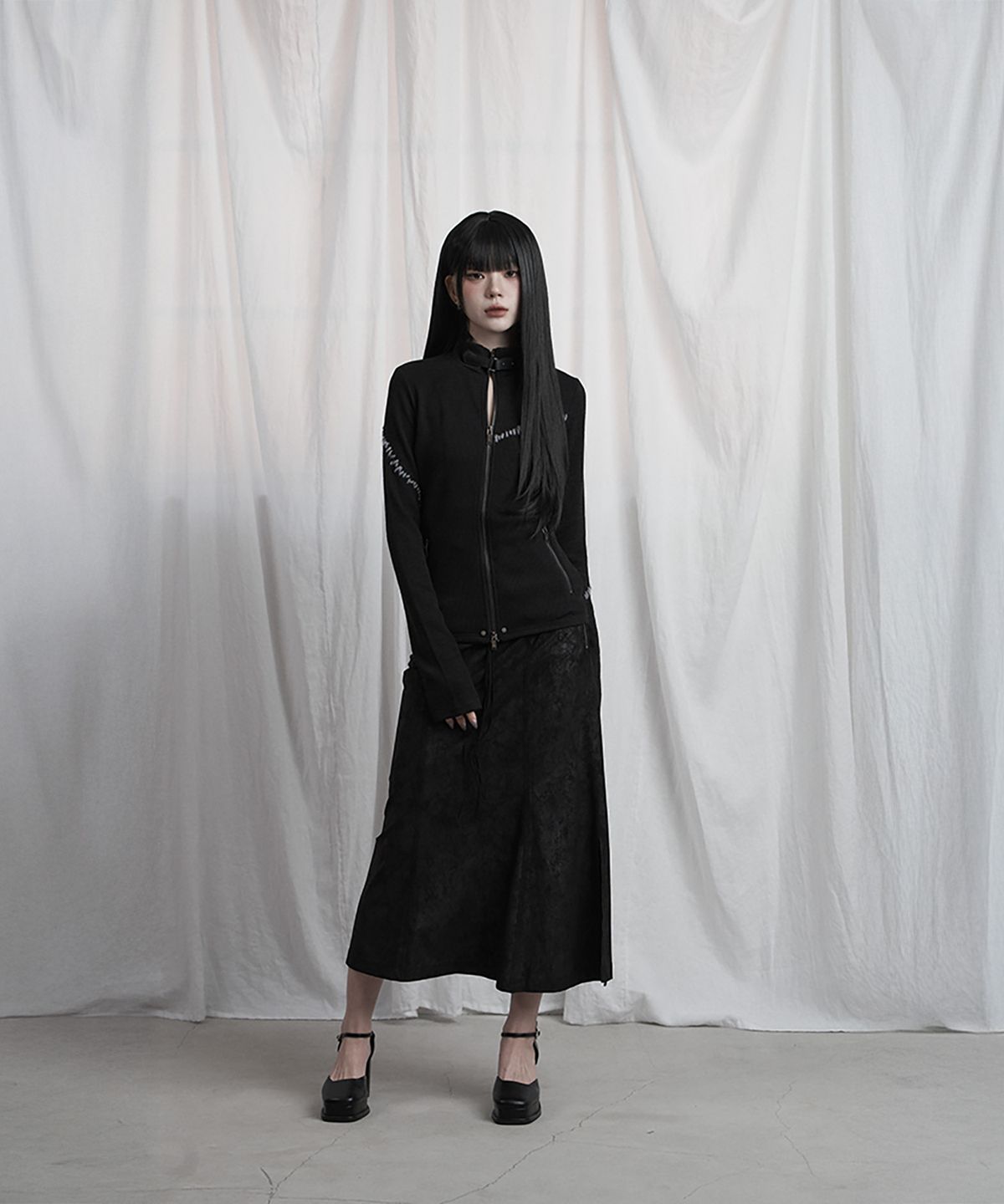 에트오소메(ETRE AU SOMMET) Contrast Stitch Zip-Up Long Sleeve (Black)
