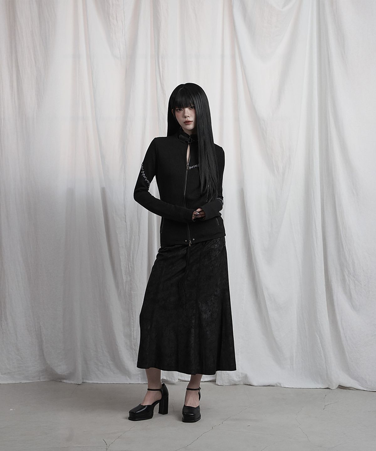 에트오소메(ETRE AU SOMMET) Contrast Stitch Zip-Up Long Sleeve (Black)