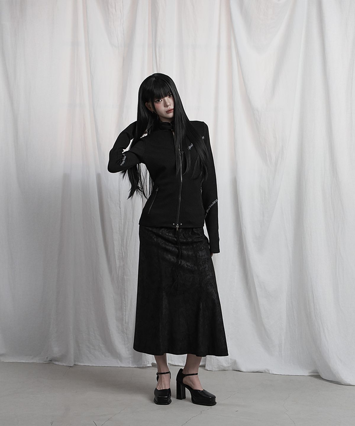 에트오소메(ETRE AU SOMMET) Contrast Stitch Zip-Up Long Sleeve (Black)