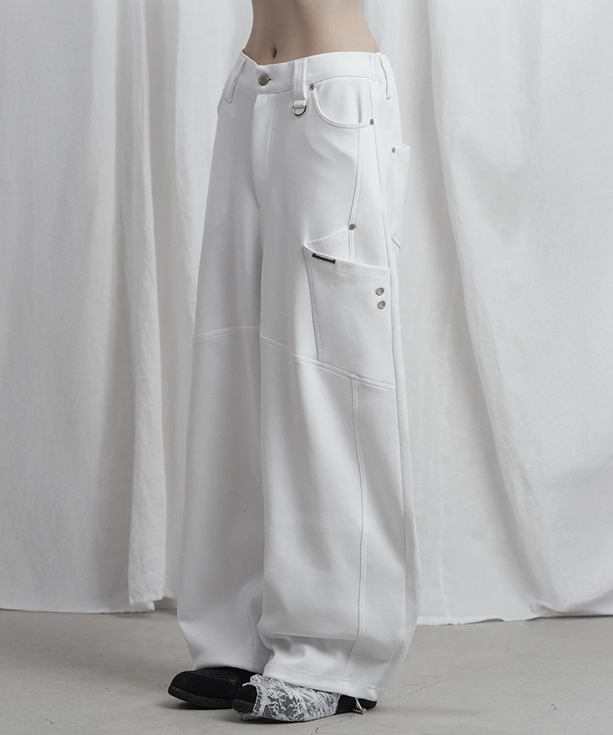 에트오소메(ETRE AU SOMMET) Panel Pocket Wide Training Pants (White)