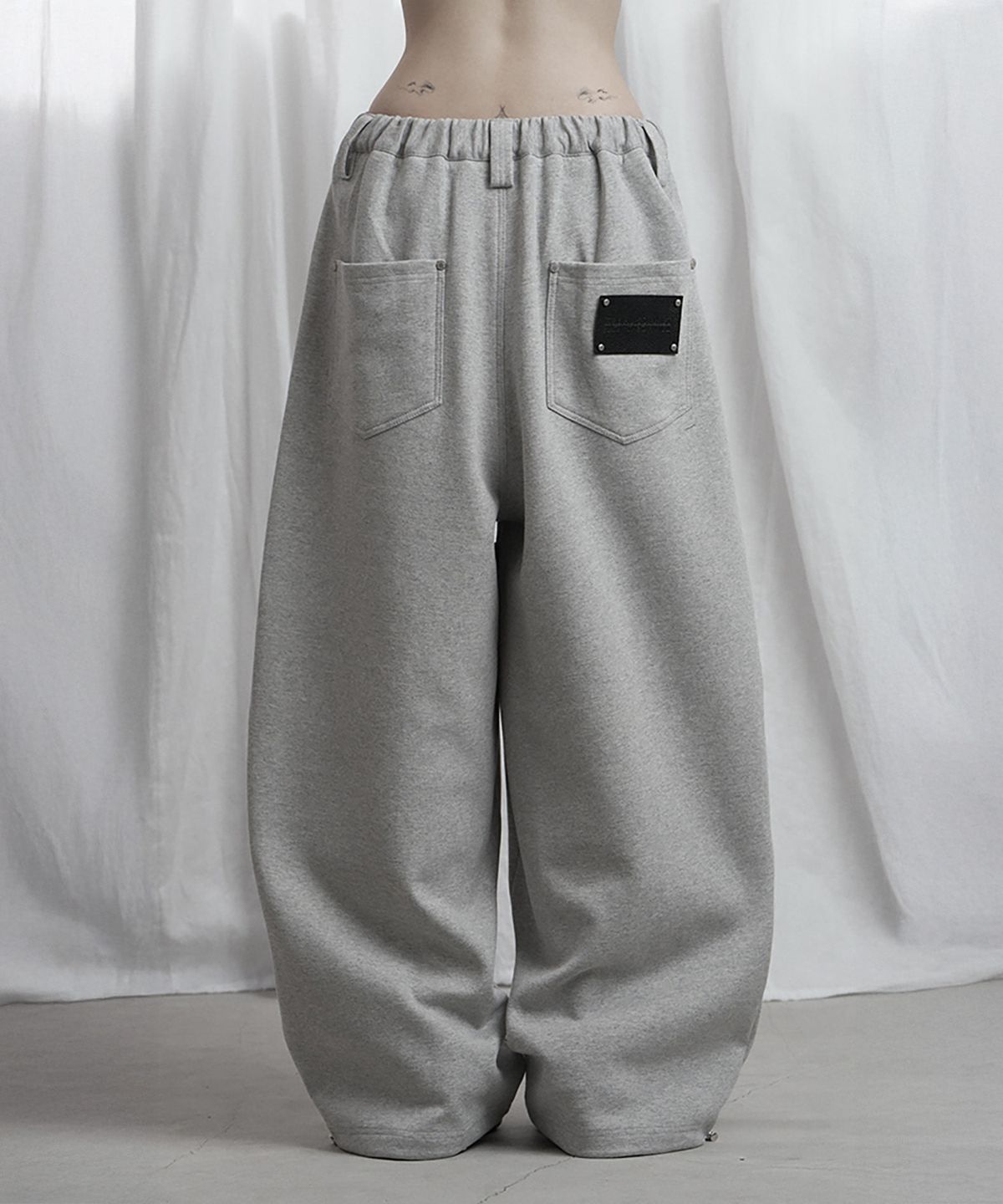 에트오소메(ETRE AU SOMMET) Panel Pocket Wide Training Pants (Melange Gray)