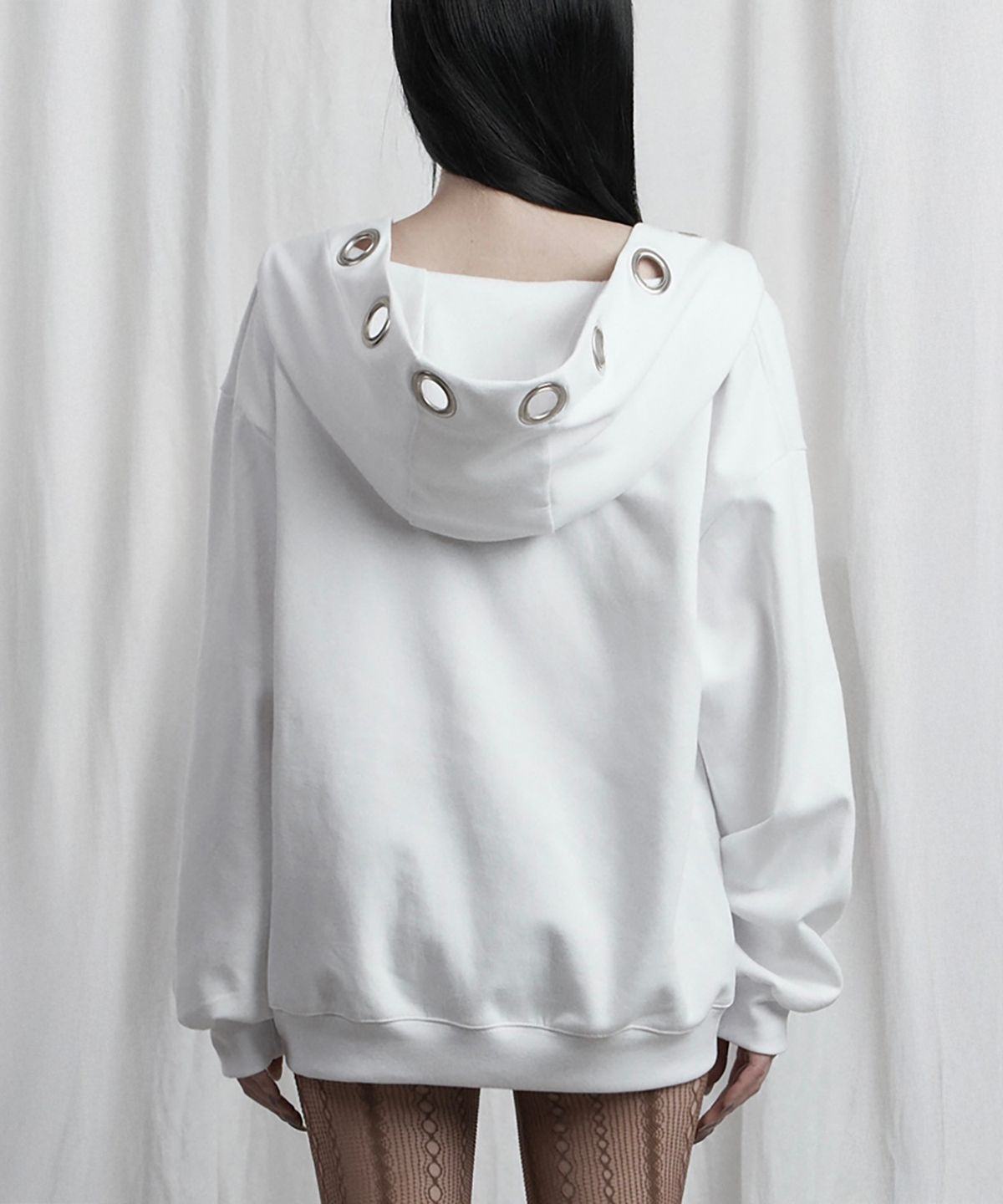 에트오소메(ETRE AU SOMMET) Off Shoulder Hood Layer Sweatshirt (White)