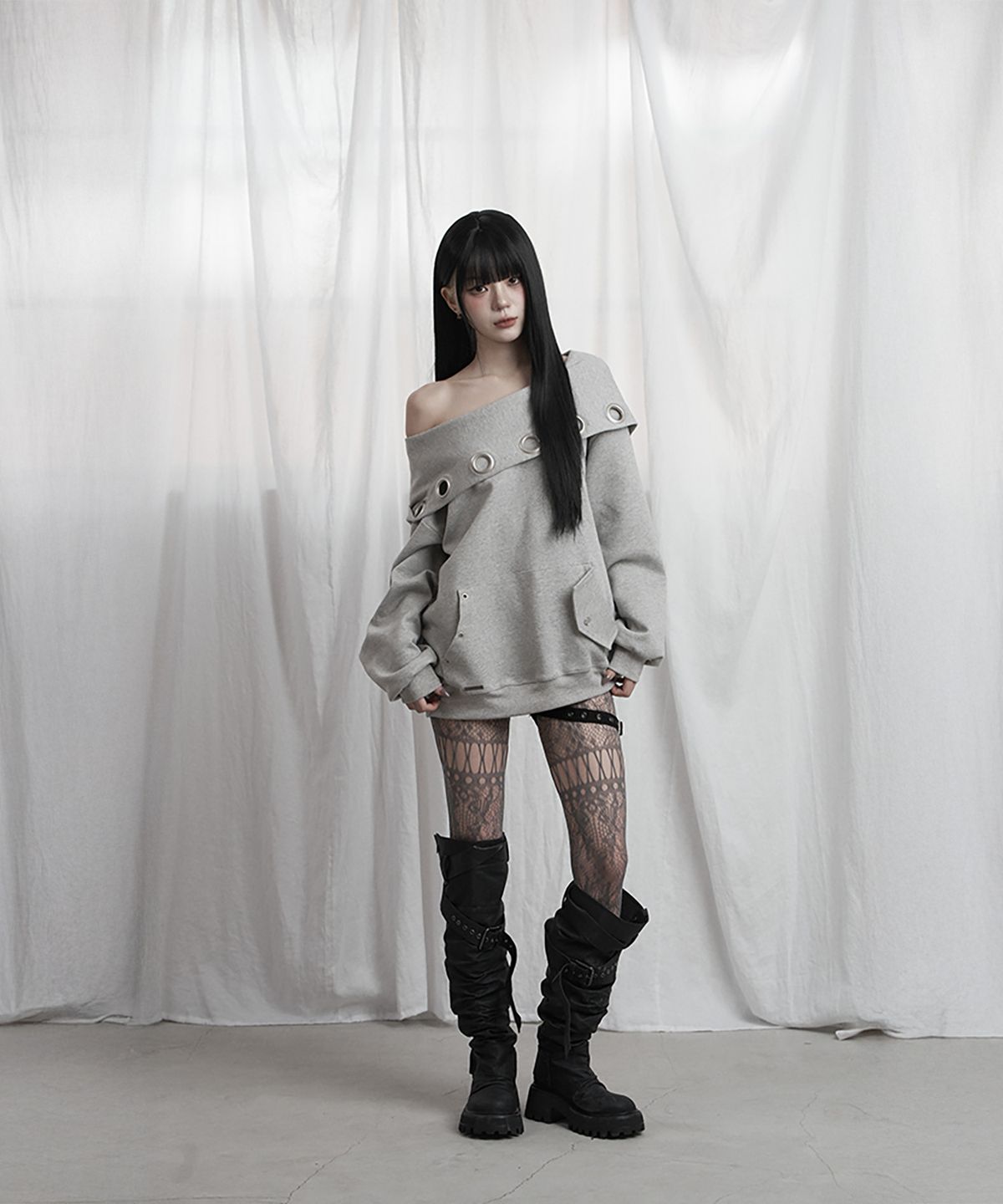 에트오소메(ETRE AU SOMMET) Off Shoulder Hood Layer Sweatshirt (Gray)