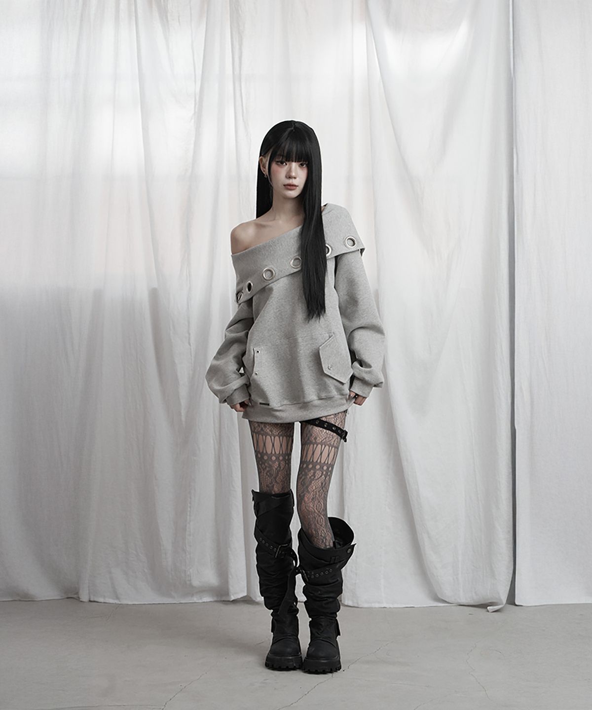 에트오소메(ETRE AU SOMMET) Off Shoulder Hood Layer Sweatshirt (Gray)