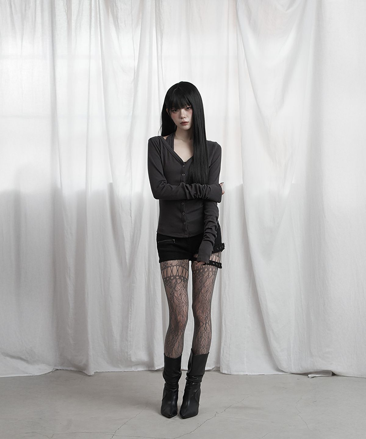 에트오소메(ETRE AU SOMMET) Halter Neck Slim Cardigan (Charcoal)