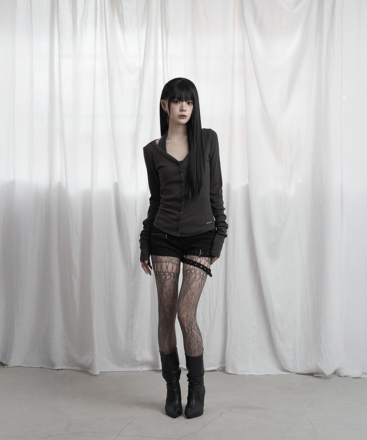 에트오소메(ETRE AU SOMMET) Halter Neck Slim Cardigan (Charcoal)