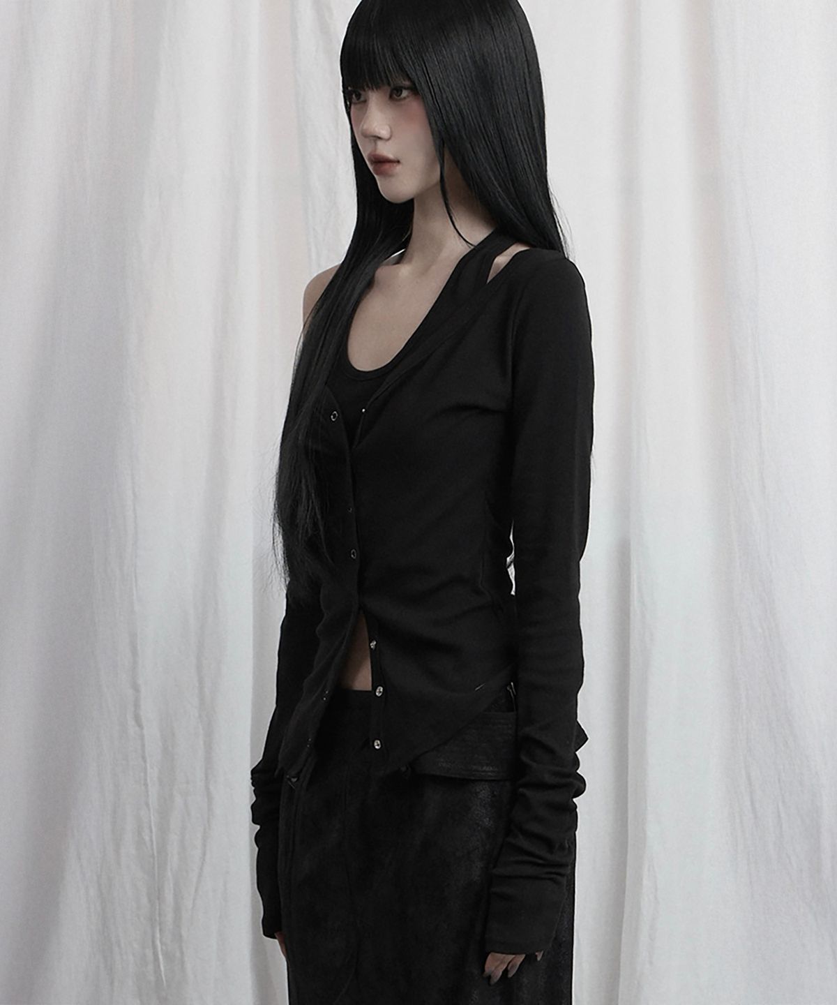 에트오소메(ETRE AU SOMMET) Halter Neck Slim Cardigan (Black)