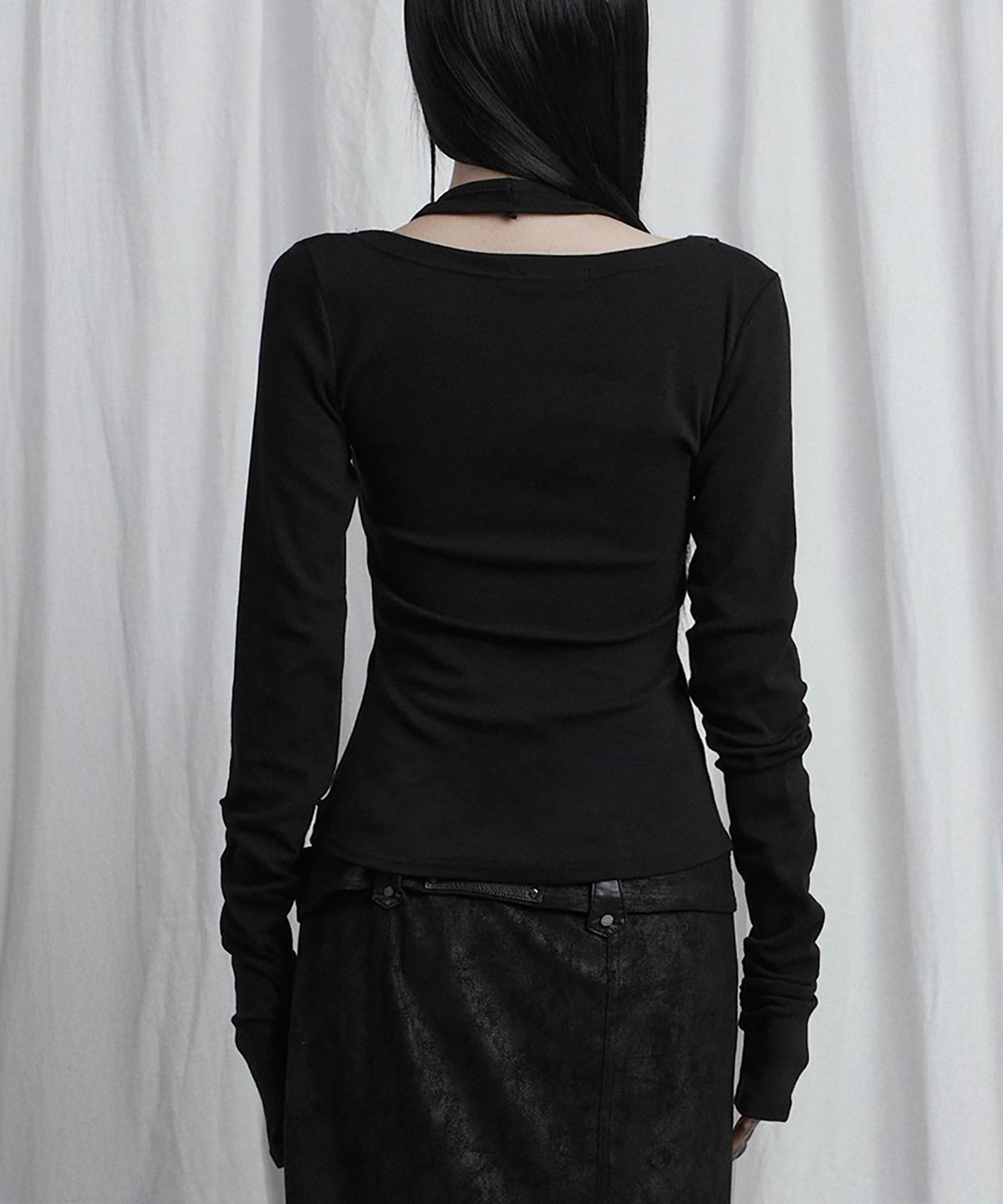 에트오소메(ETRE AU SOMMET) Halter Neck Slim Cardigan (Black)