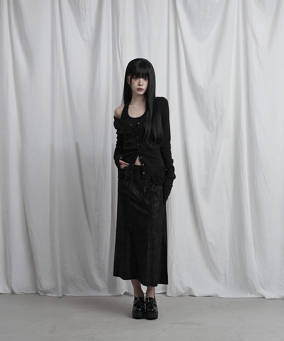 에트오소메(ETRE AU SOMMET) Halter Neck Slim Cardigan (Black)