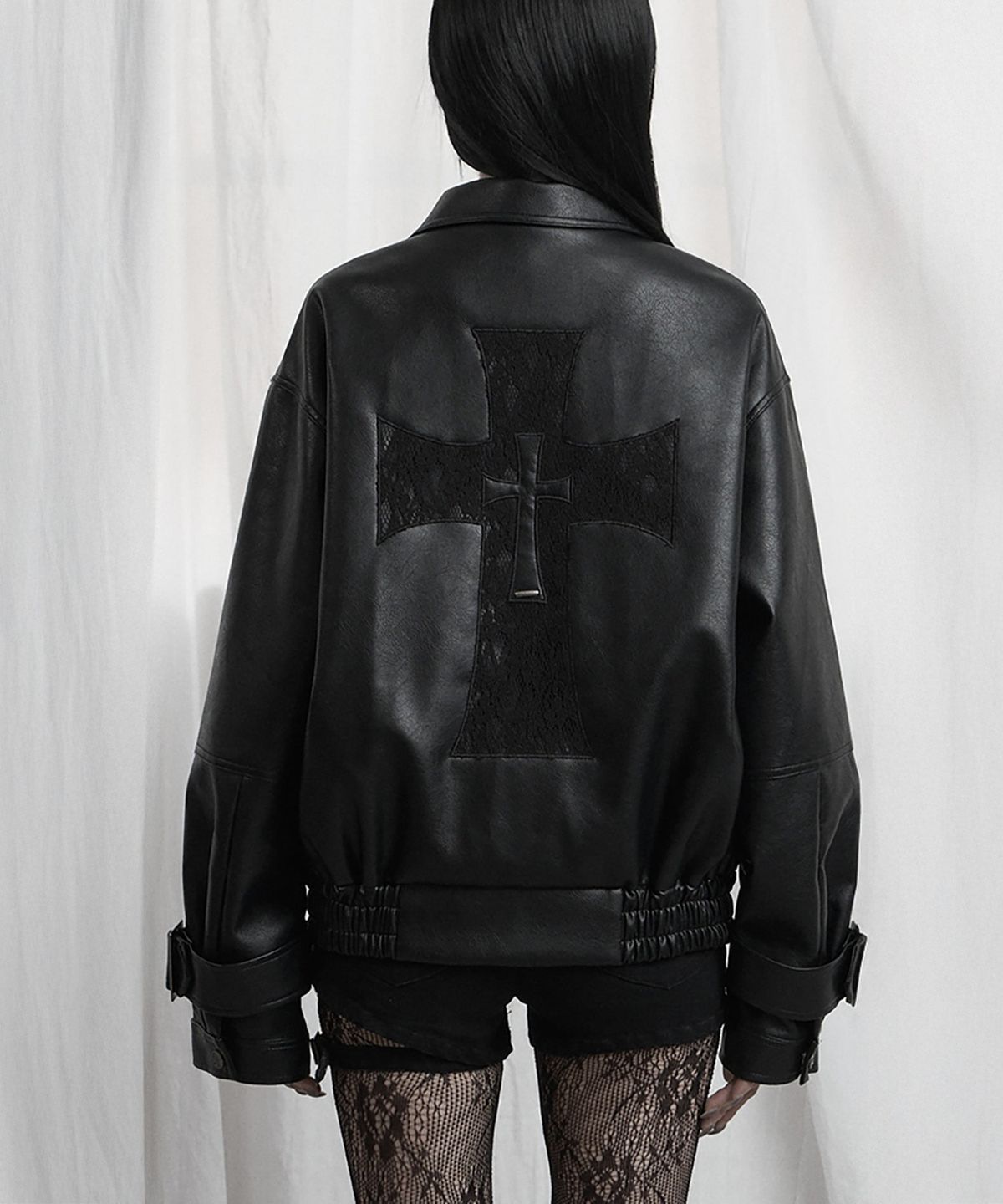 에트오소메(ETRE AU SOMMET) Cross Lace Leather Jumper (Black)