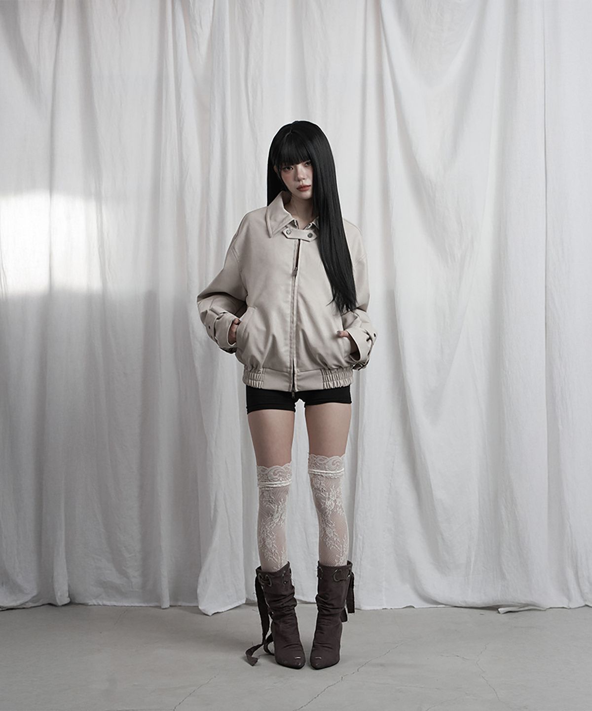 에트오소메(ETRE AU SOMMET) Cross Lace Leather Jumper (Beige)