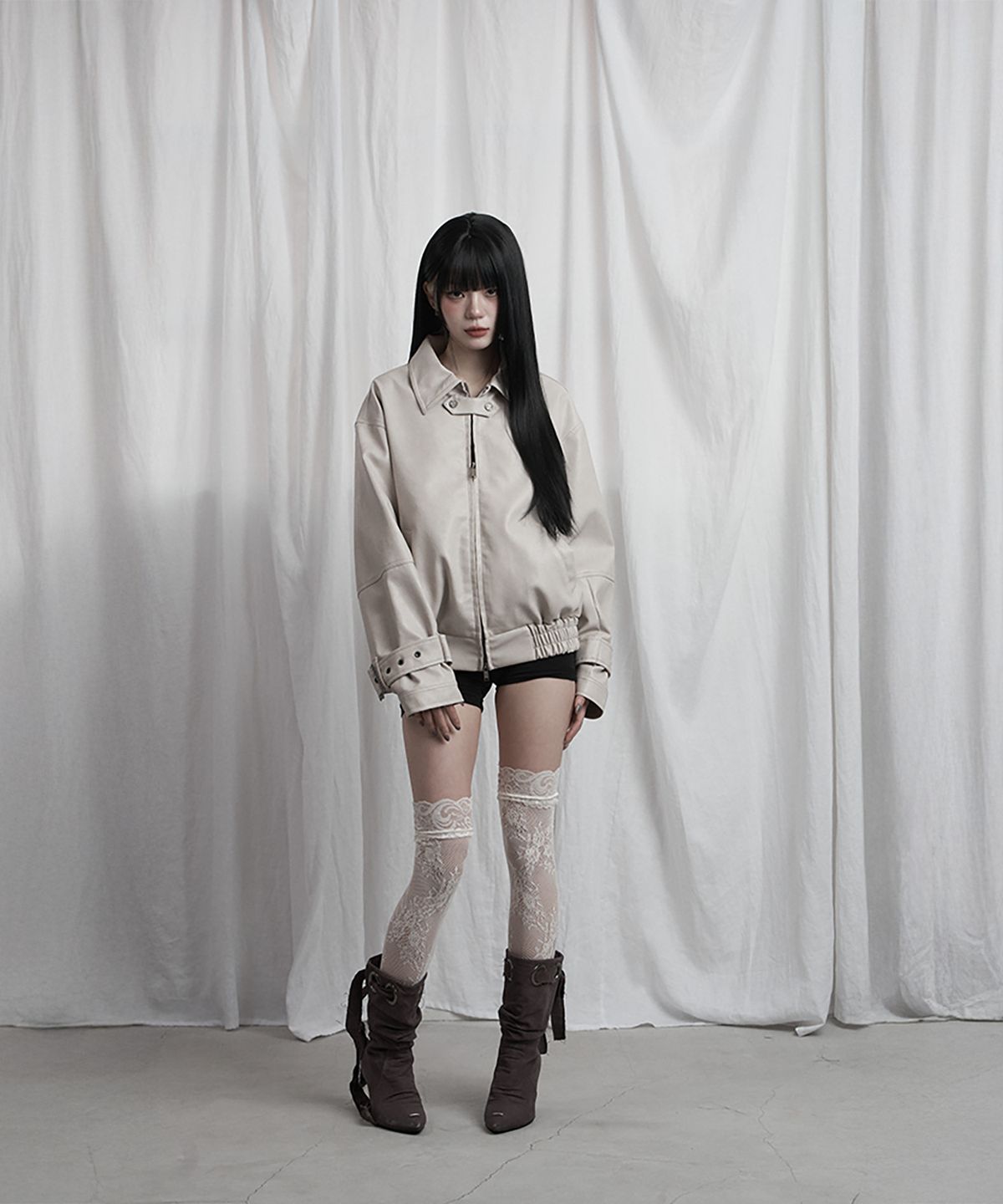 에트오소메(ETRE AU SOMMET) Cross Lace Leather Jumper (Beige)