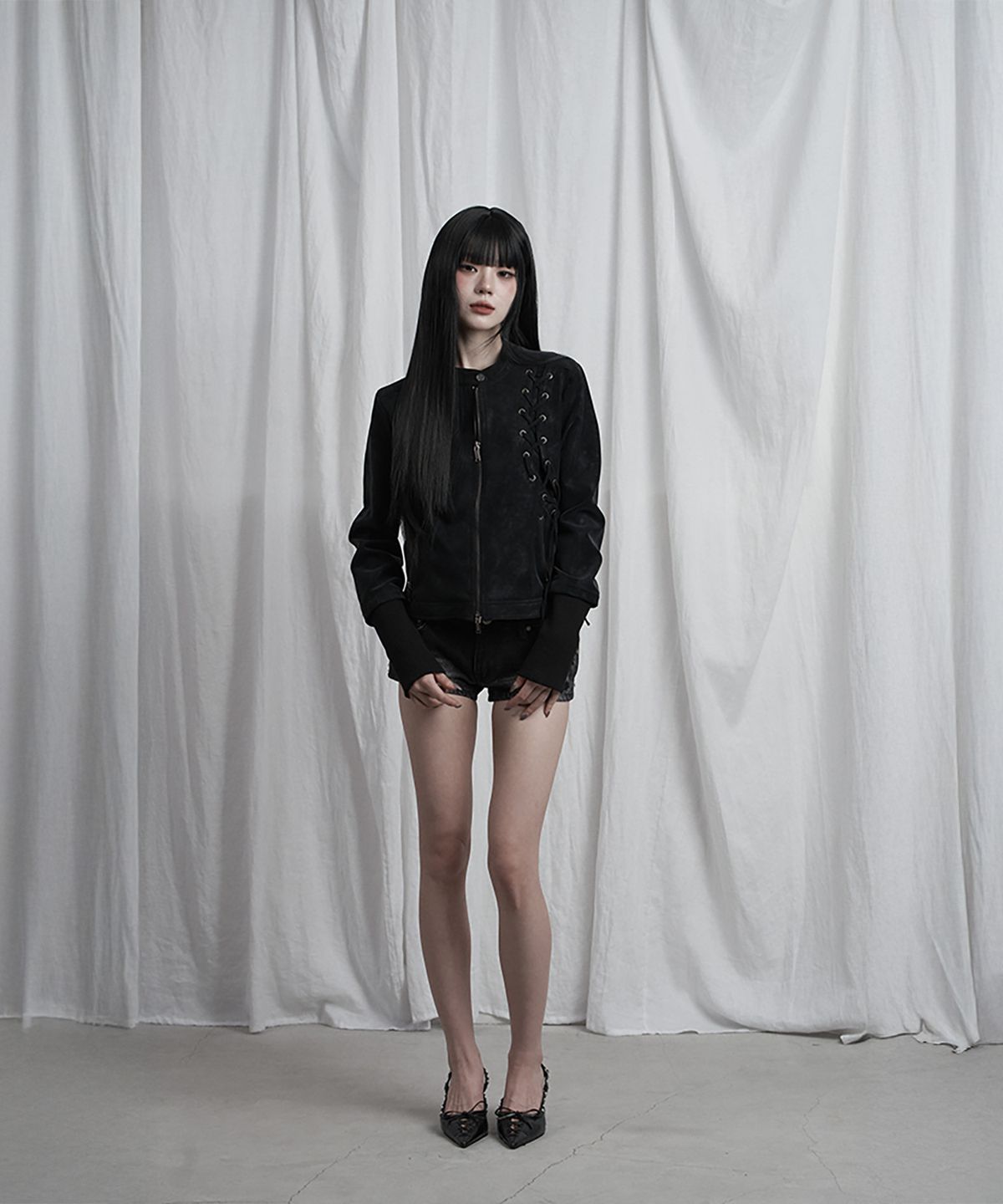 에트오소메(ETRE AU SOMMET) Eyelet Point Cropped Leather Jacket (Black)