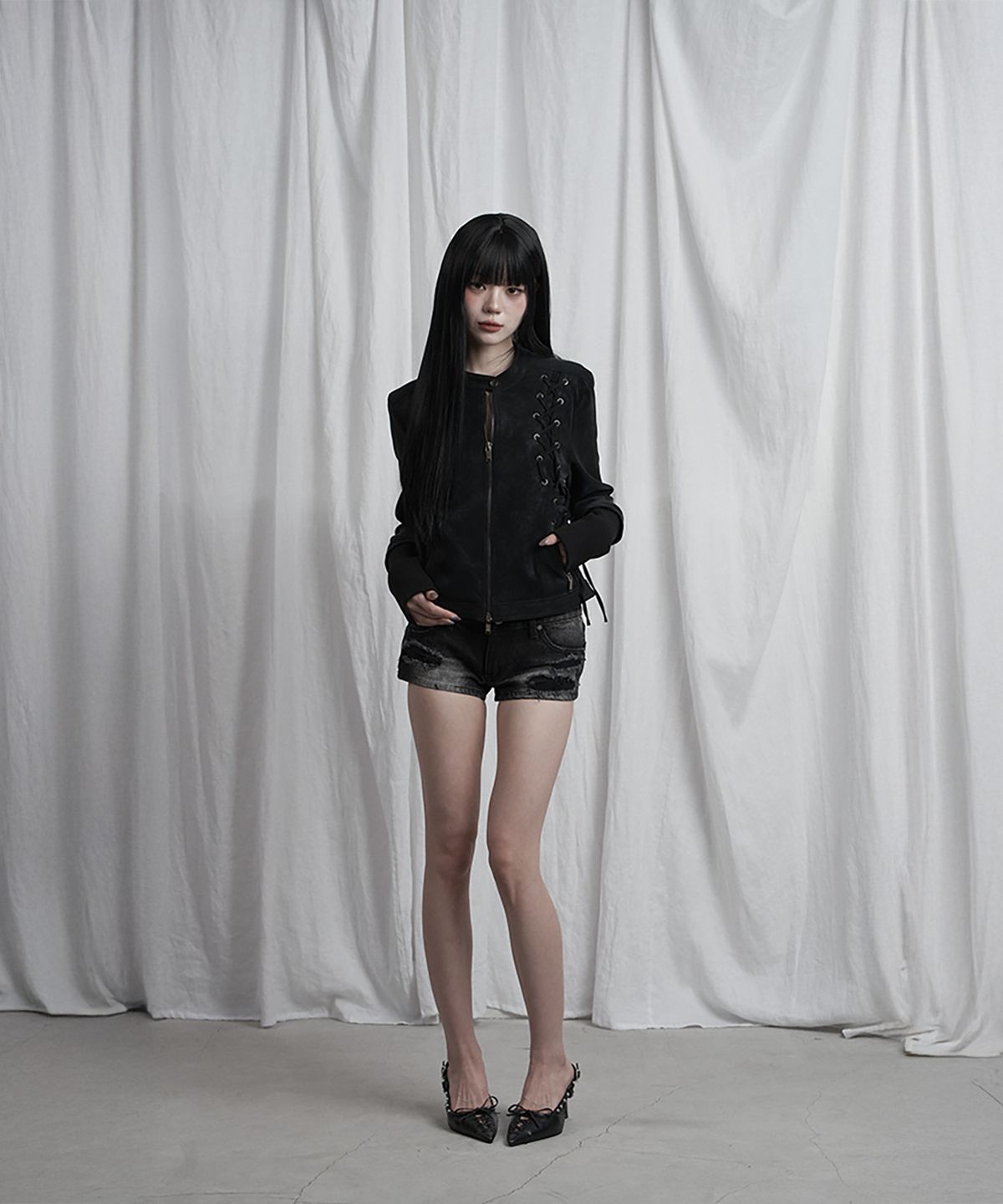에트오소메(ETRE AU SOMMET) Eyelet Point Cropped Leather Jacket (Black)