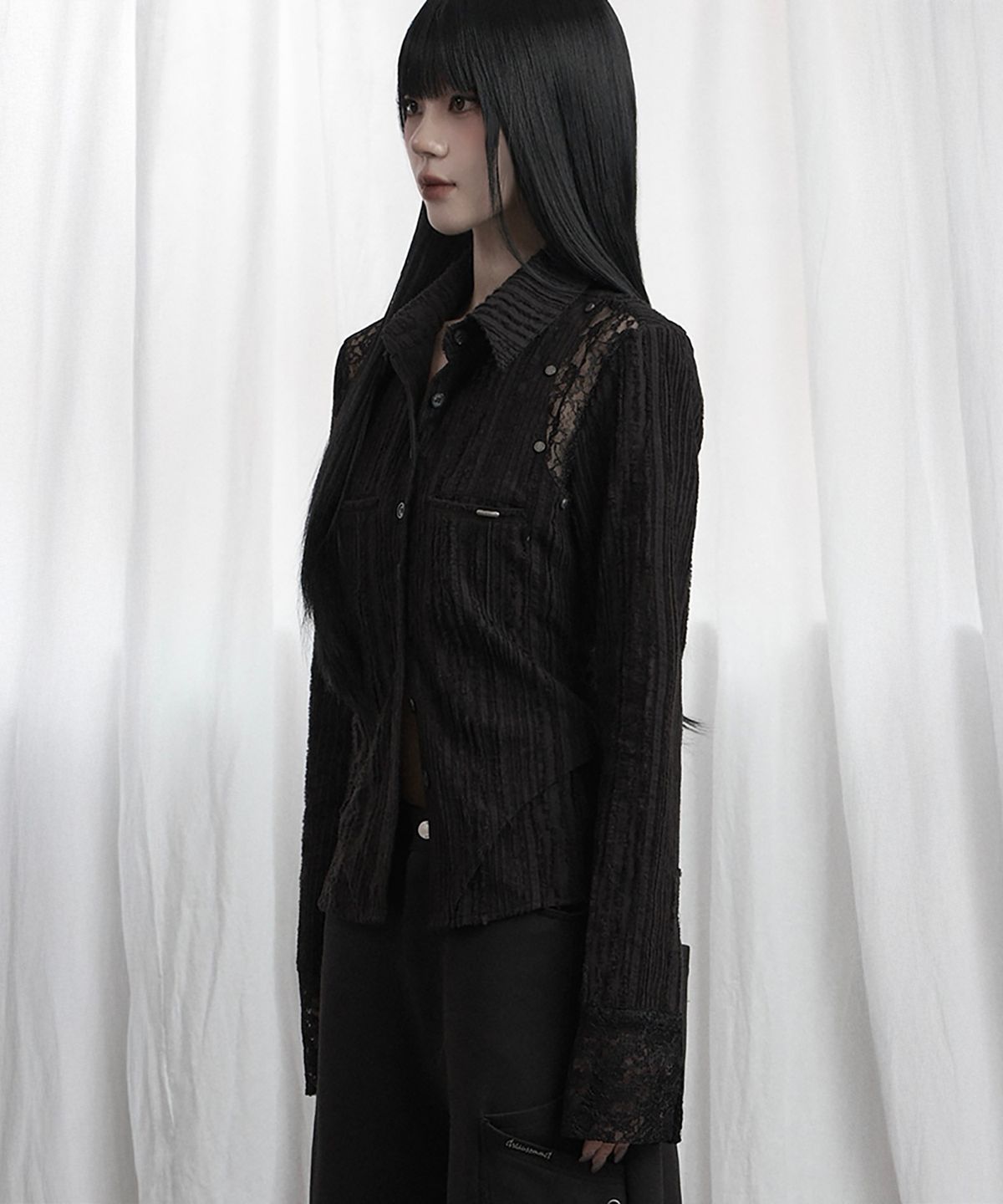에트오소메(ETRE AU SOMMET) Lace Panel Slim Shirt (black)
