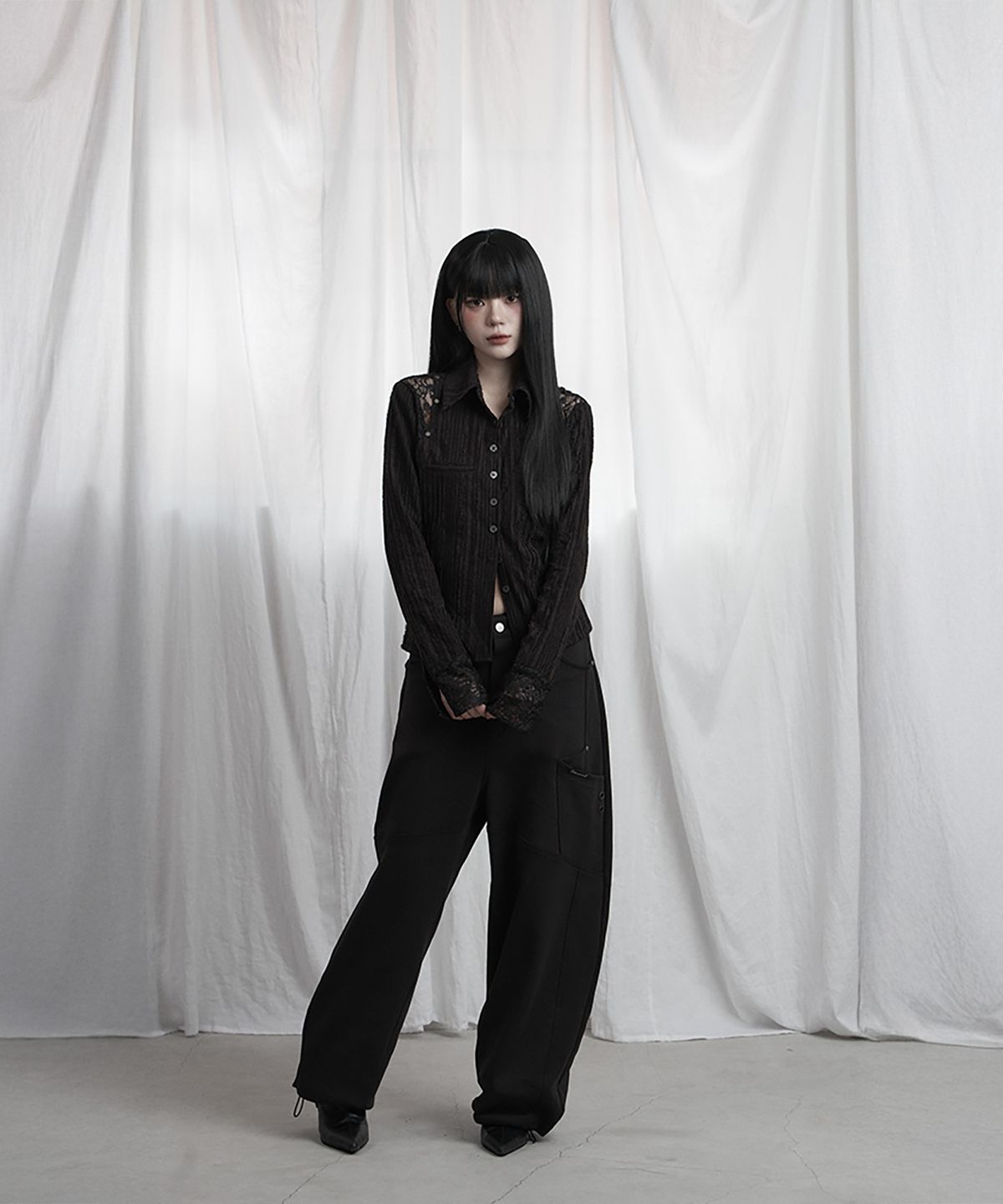 에트오소메(ETRE AU SOMMET) Lace Panel Slim Shirt (black)