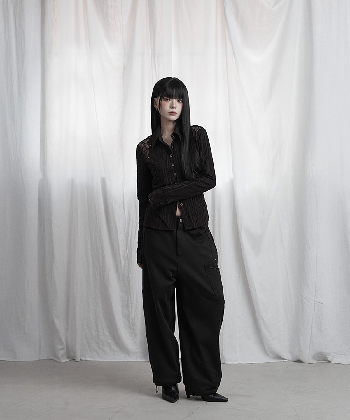 에트오소메(ETRE AU SOMMET) Lace Panel Slim Shirt (black)