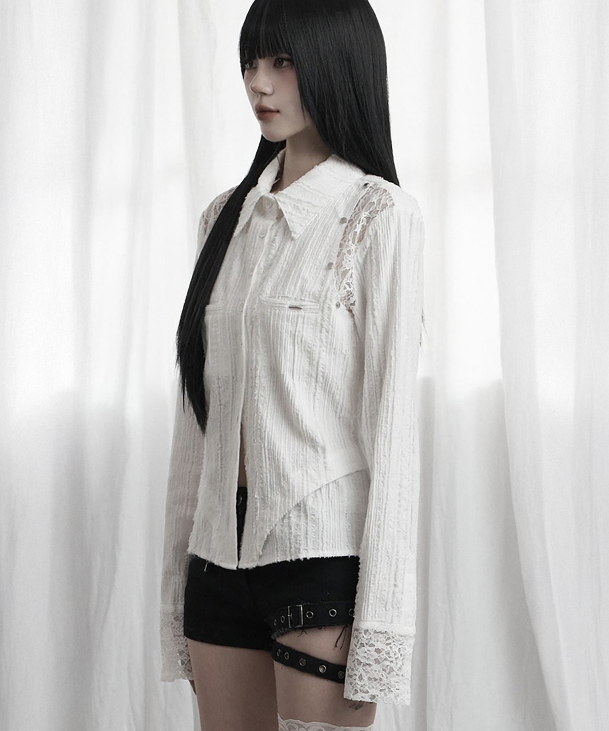 에트오소메(ETRE AU SOMMET) Lace Panel Slim Shirt (White)