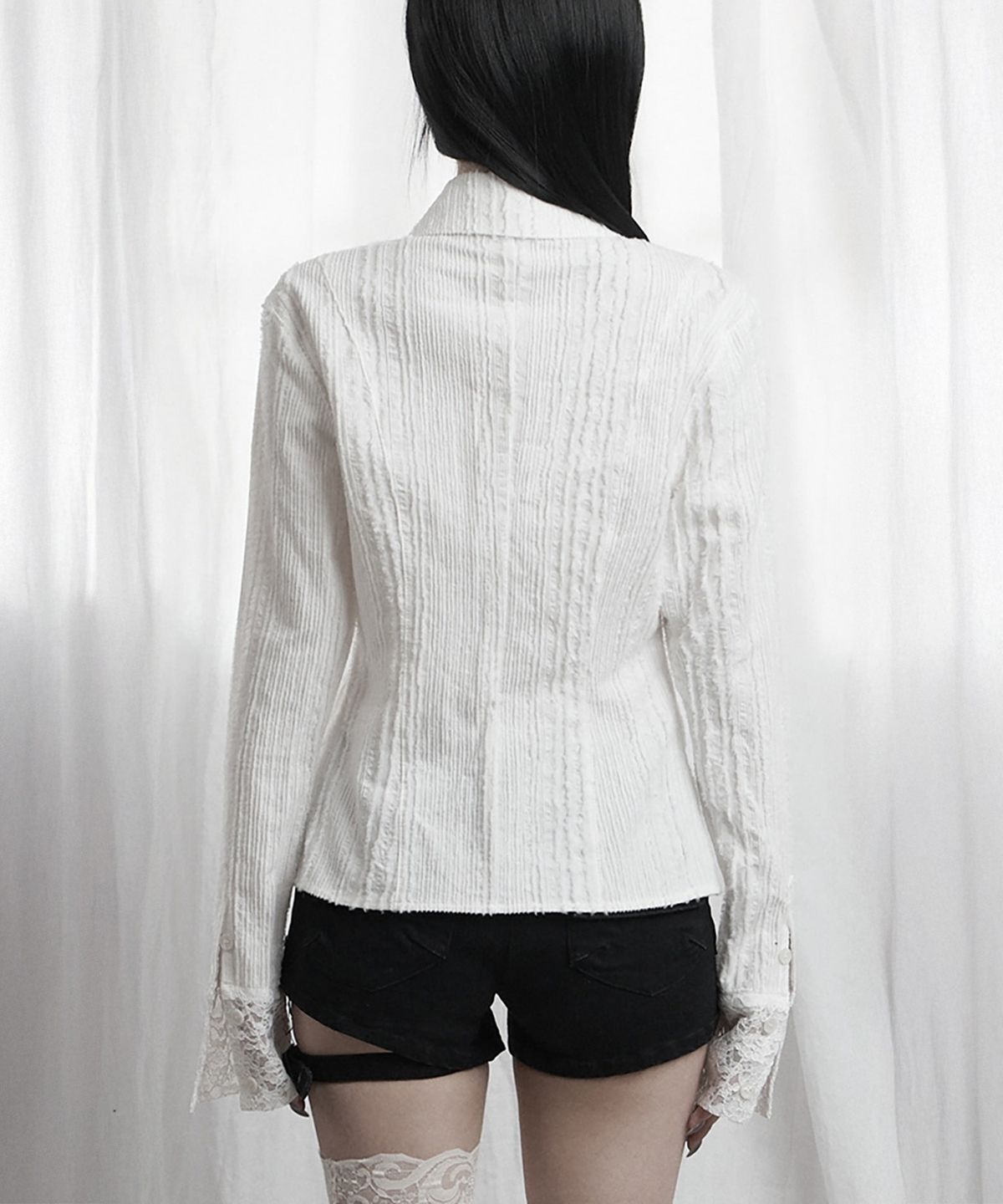 에트오소메(ETRE AU SOMMET) Lace Panel Slim Shirt (White)