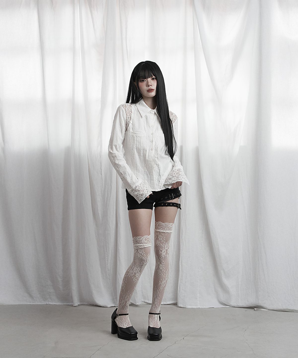 에트오소메(ETRE AU SOMMET) Lace Panel Slim Shirt (White)