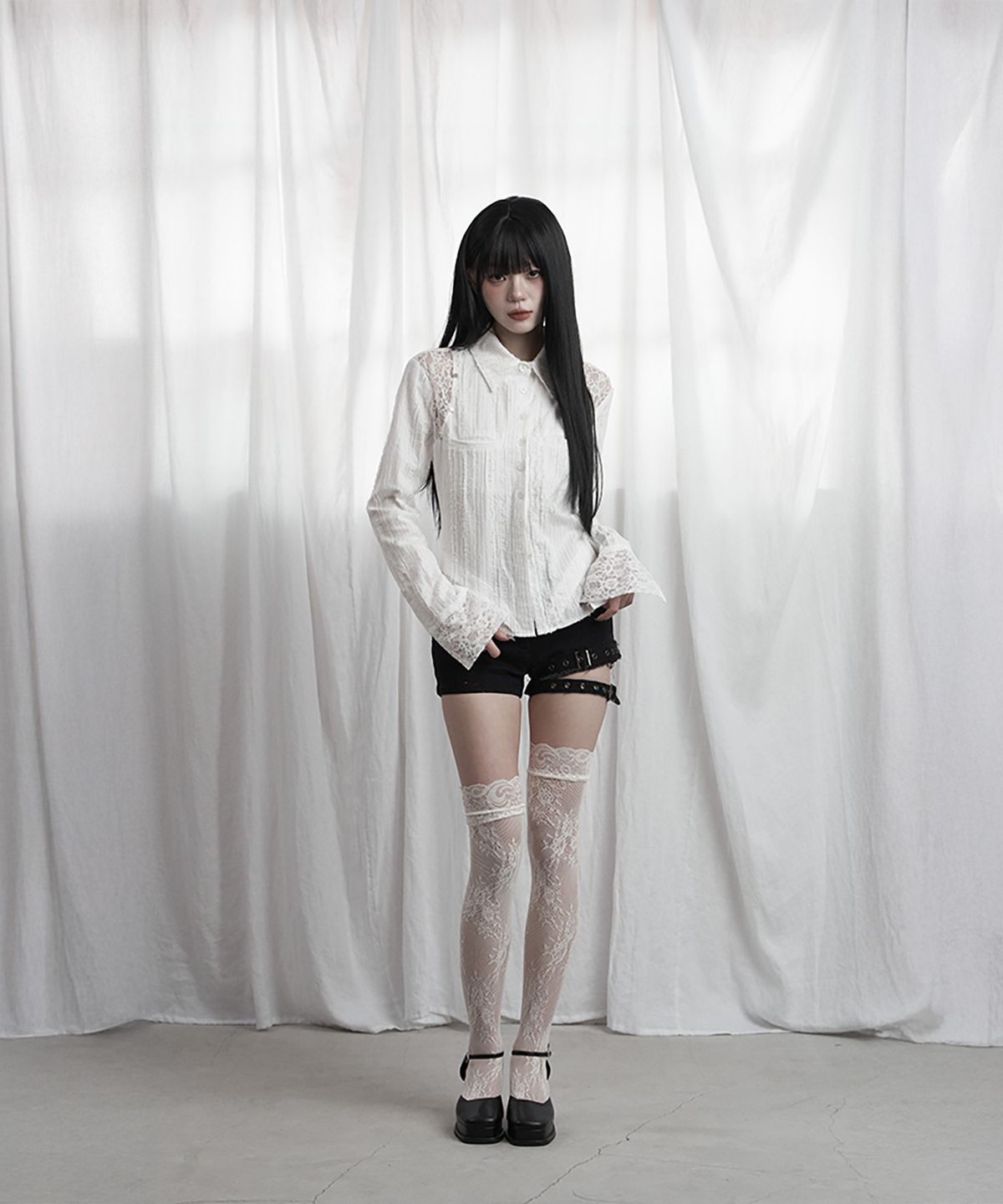 에트오소메(ETRE AU SOMMET) Lace Panel Slim Shirt (White)