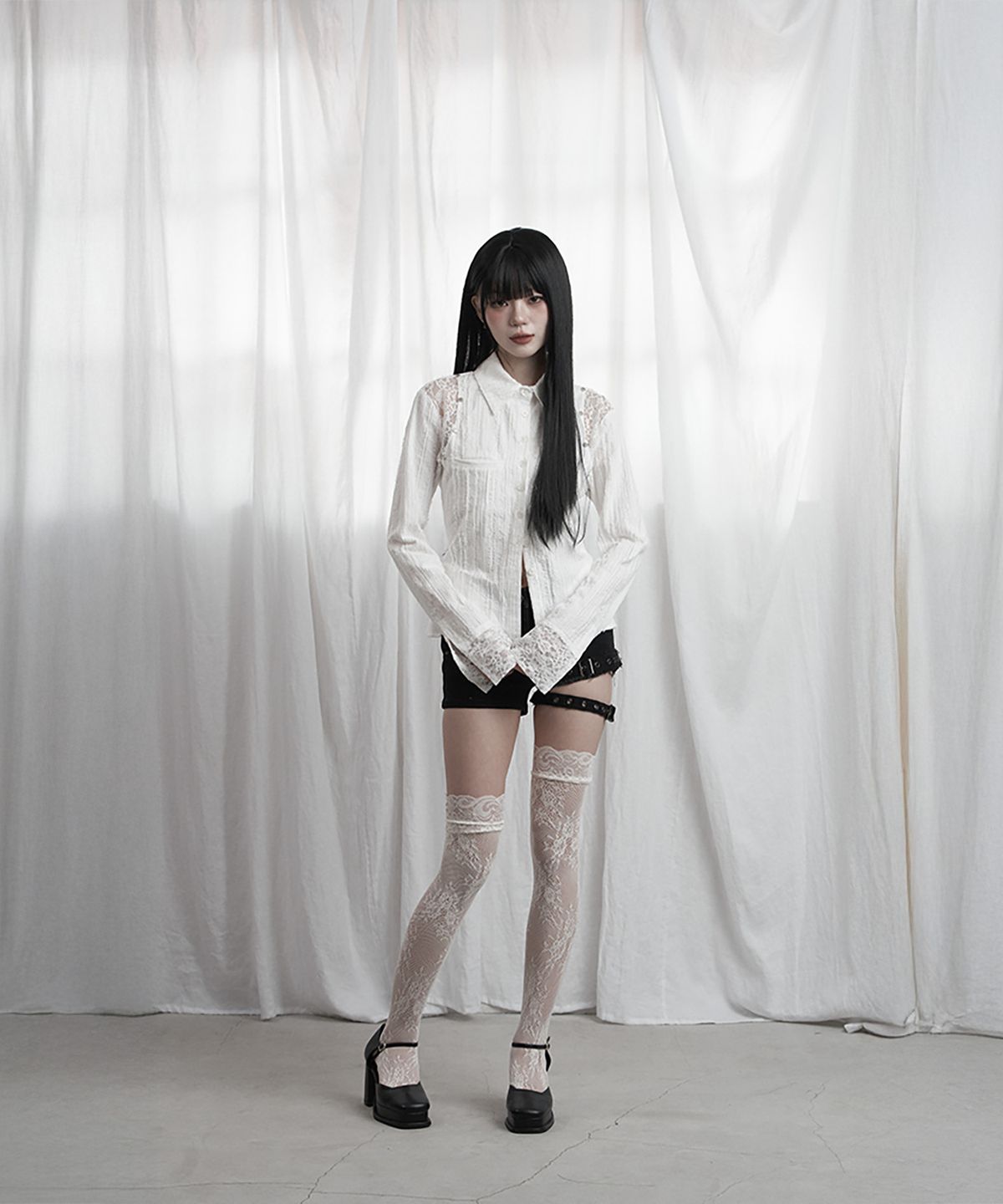 에트오소메(ETRE AU SOMMET) Lace Panel Slim Shirt (White)