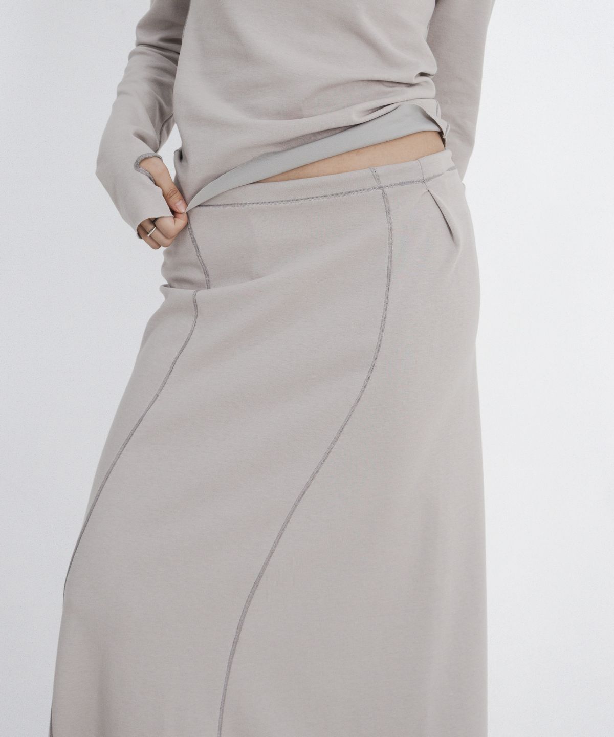 고리(GORI) Wave Maxi Skirt (beige)