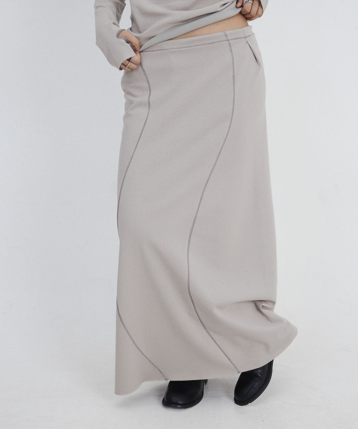 고리(GORI) Wave Maxi Skirt (beige)