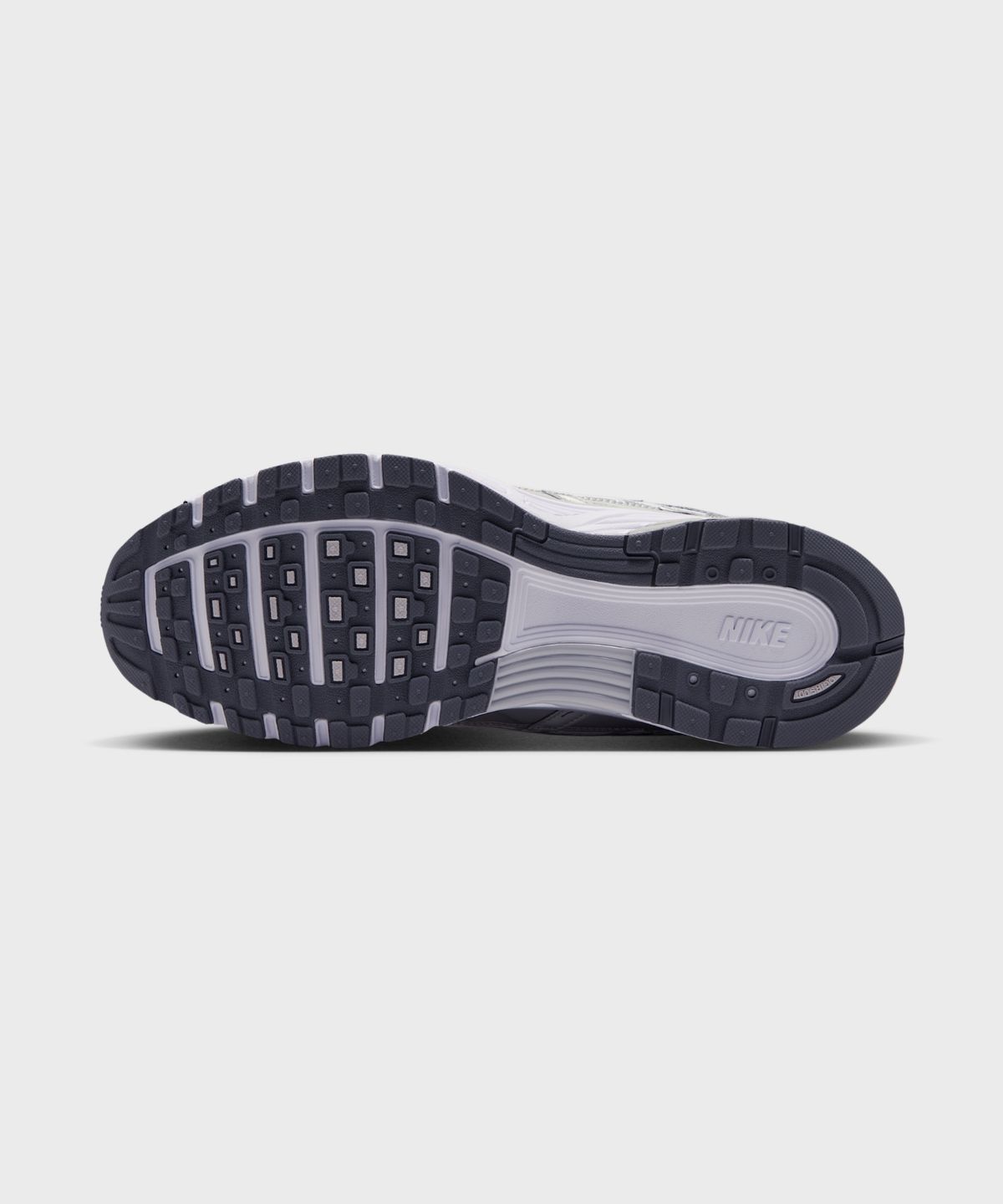 나이키(NIKE) P-6000 M - 화이트:그레이 포그:아이언 그레이:메탈릭 실버 / CN0149-100