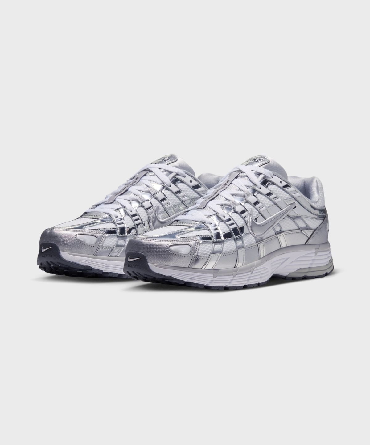 나이키(NIKE) P-6000 M - 화이트:그레이 포그:아이언 그레이:메탈릭 실버 / CN0149-100