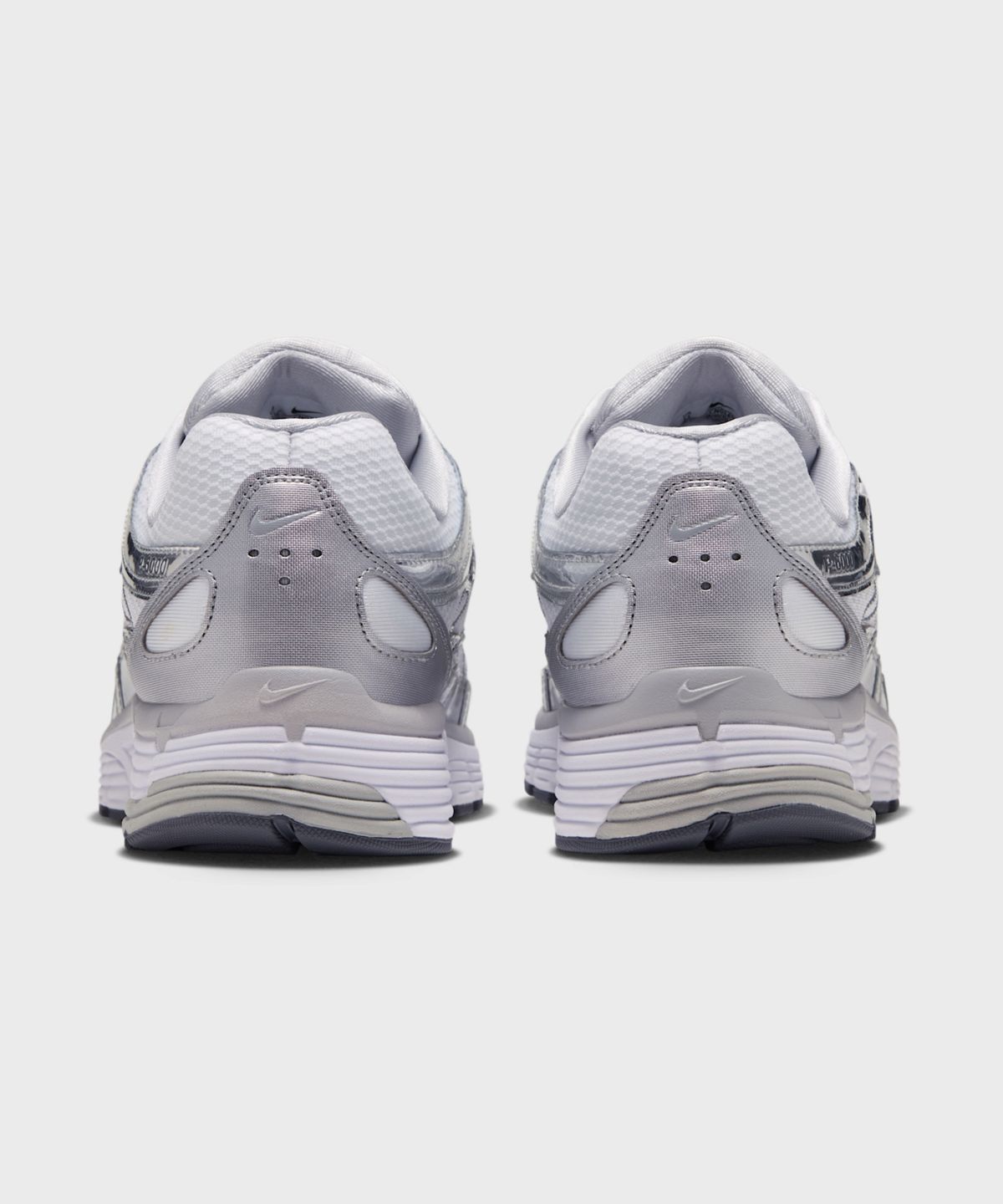 나이키(NIKE) P-6000 M - 화이트:그레이 포그:아이언 그레이:메탈릭 실버 / CN0149-100