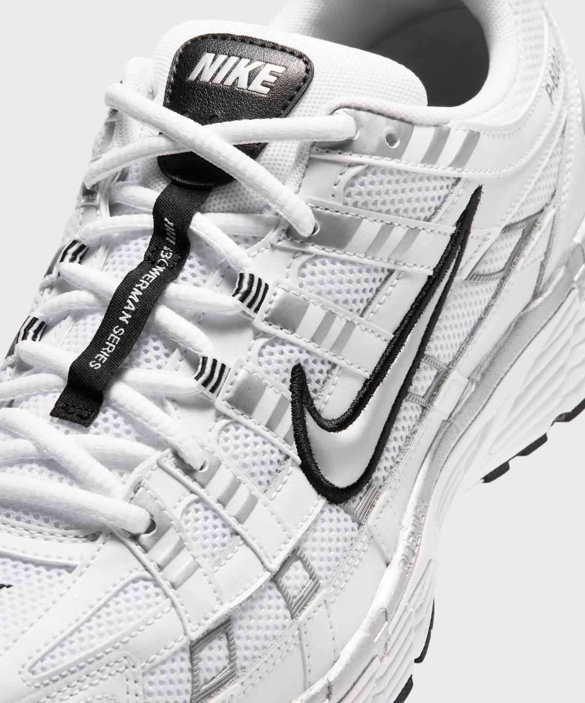 나이키(NIKE) P-6000 M - 화이트:블랙:메탈릭 실버 / IX6221-101