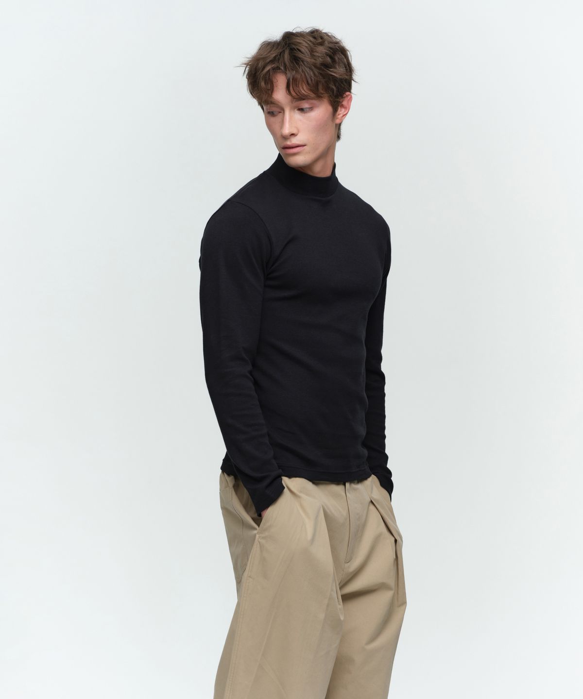 헤인즈(HANES) 오리지널스 브쉬시드 코튼 모크넥 롱 슬리브 티셔츠 블랙