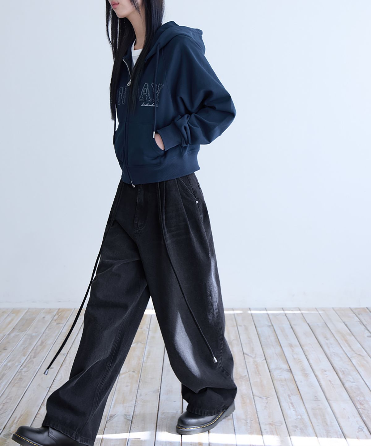 런던다다(LONDONDADA) Curved Over Pintuck Jeans, BLACK