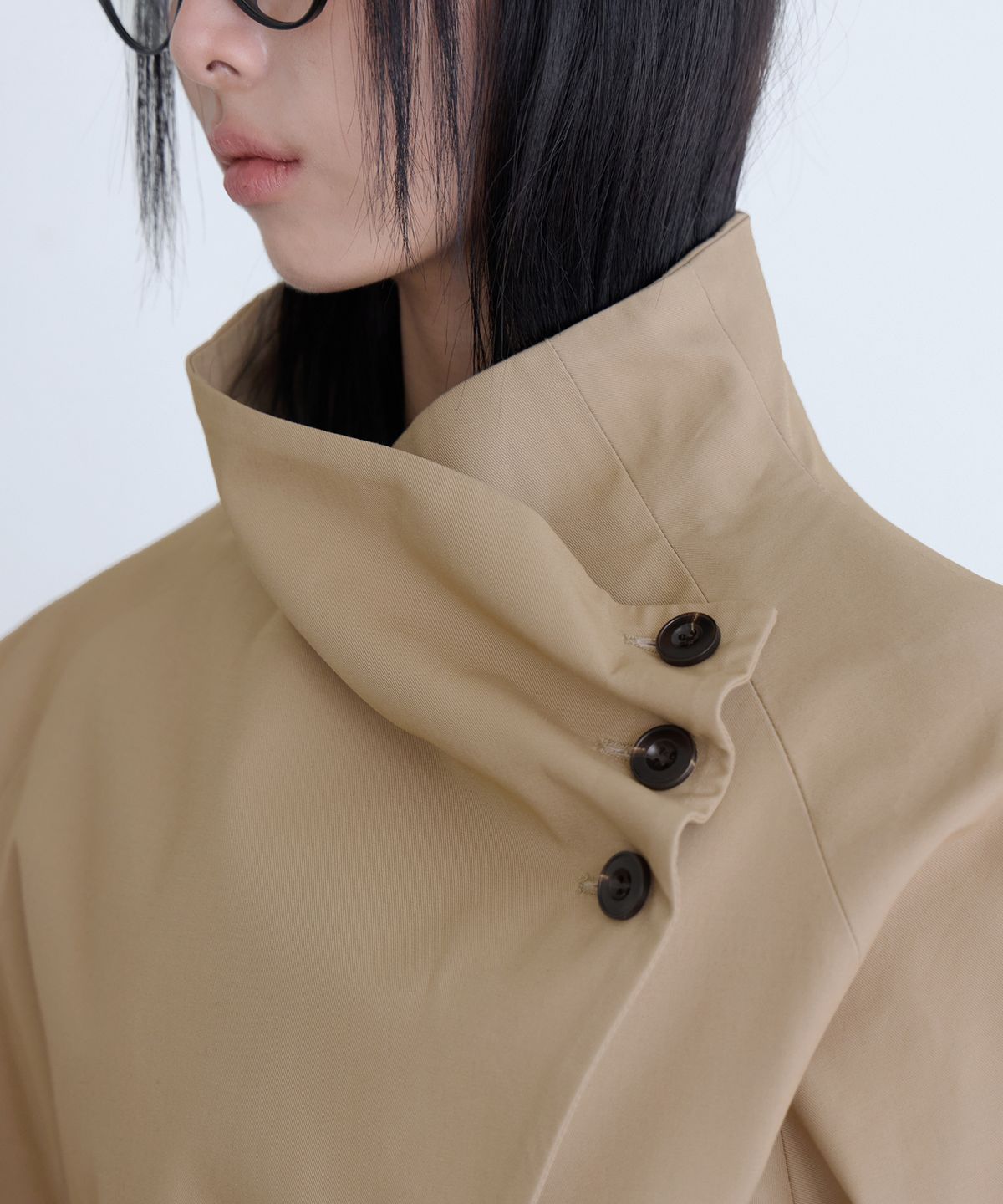 런던다다(LONDONDADA) Draped High-Neck Half Trench Coat, BEIGE