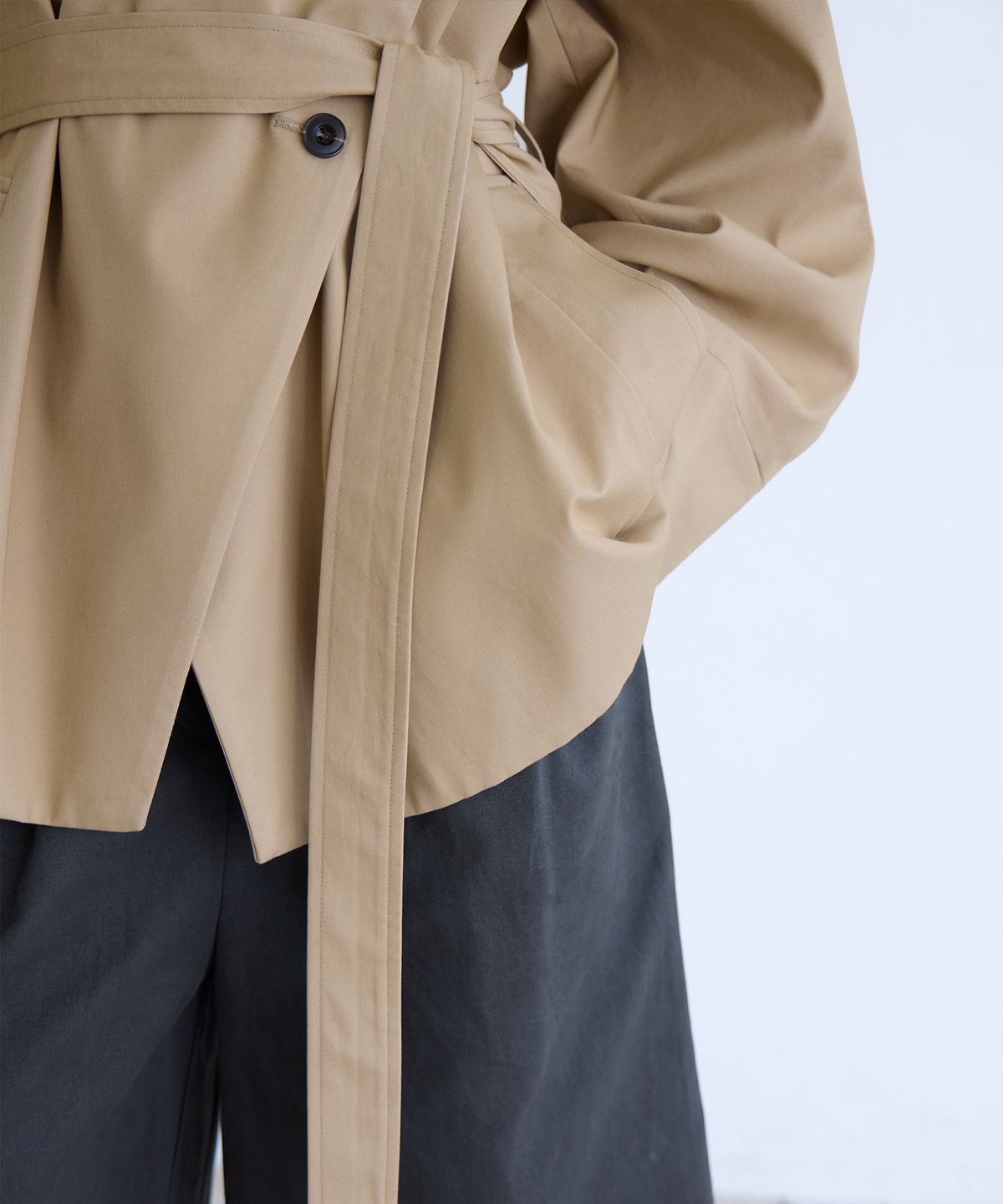 런던다다(LONDONDADA) Draped High-Neck Half Trench Coat, BEIGE